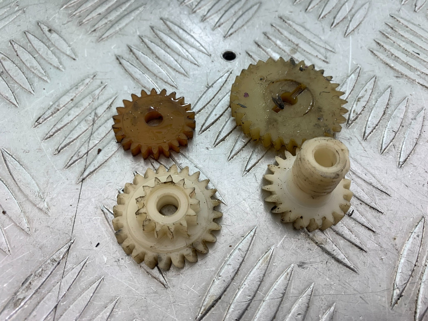 APRILIA RS50 RS 50 PLASTIC ENGINE GEARS YEAR 1996-1998 (CMB1132)