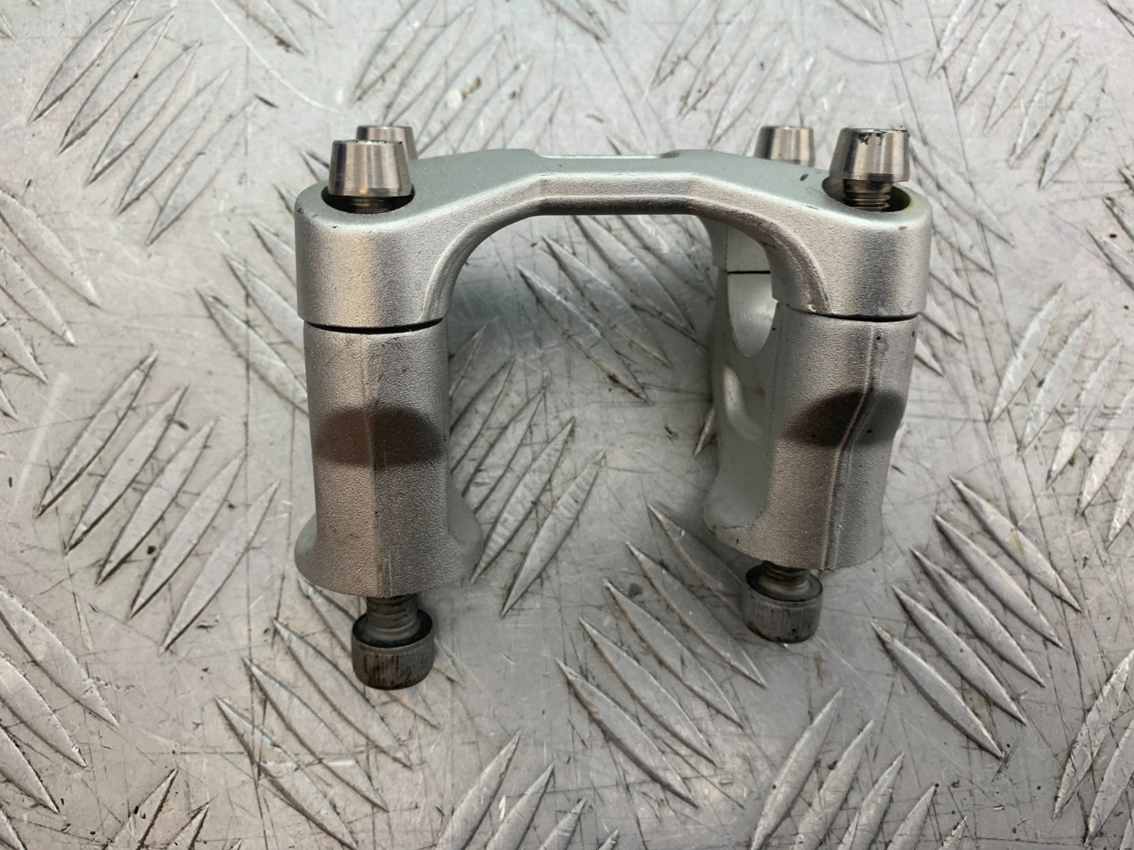 APRILIA TUONO 1000 V4R HANDLEBAR CLAMPS  YEAR 2011-13  (CMB1331)