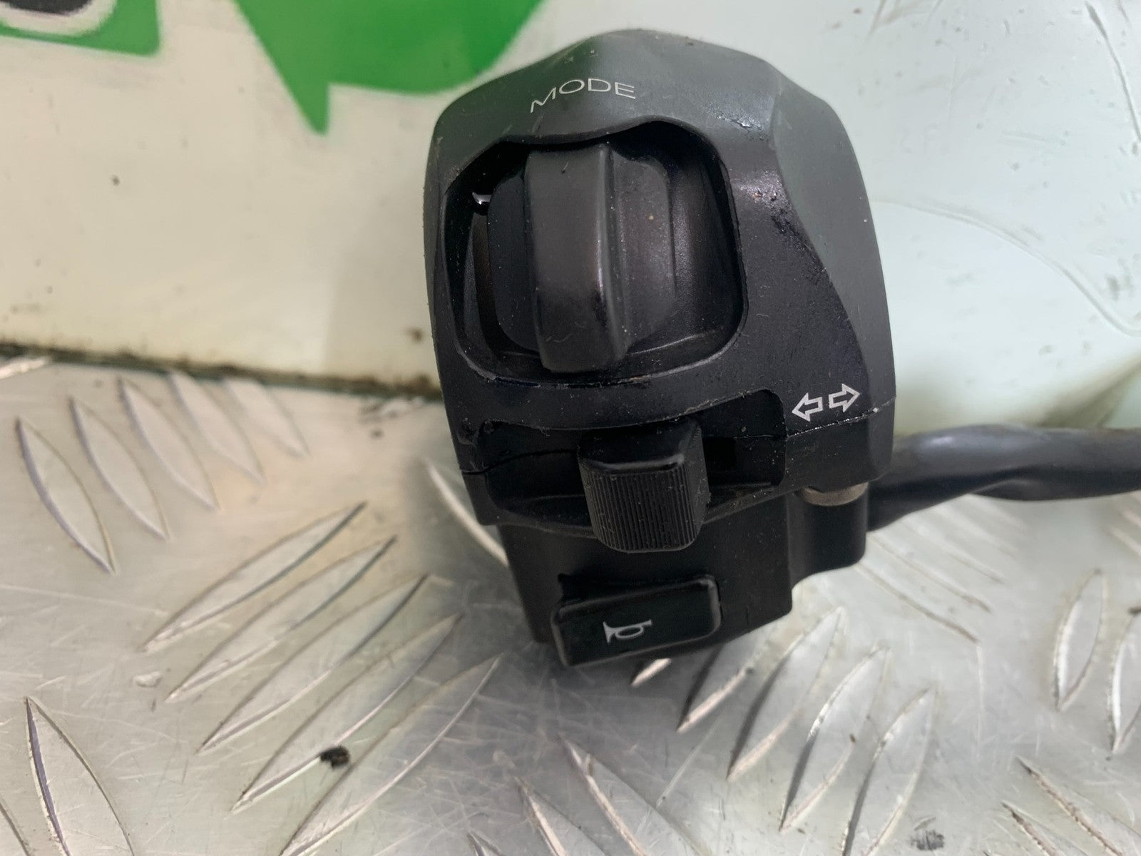 APRILIA SL750 SL 750 SHIVER LEFT SWITCH GEAR  YEAR 2008-2016 (CMB1242)