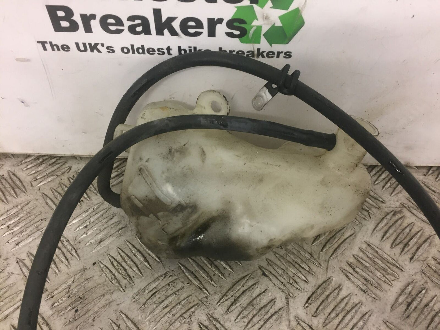 SUZUKI GSXR1000 GSXR 1000 K7 K8 COOLANT BOTTLE   YEAR 2008