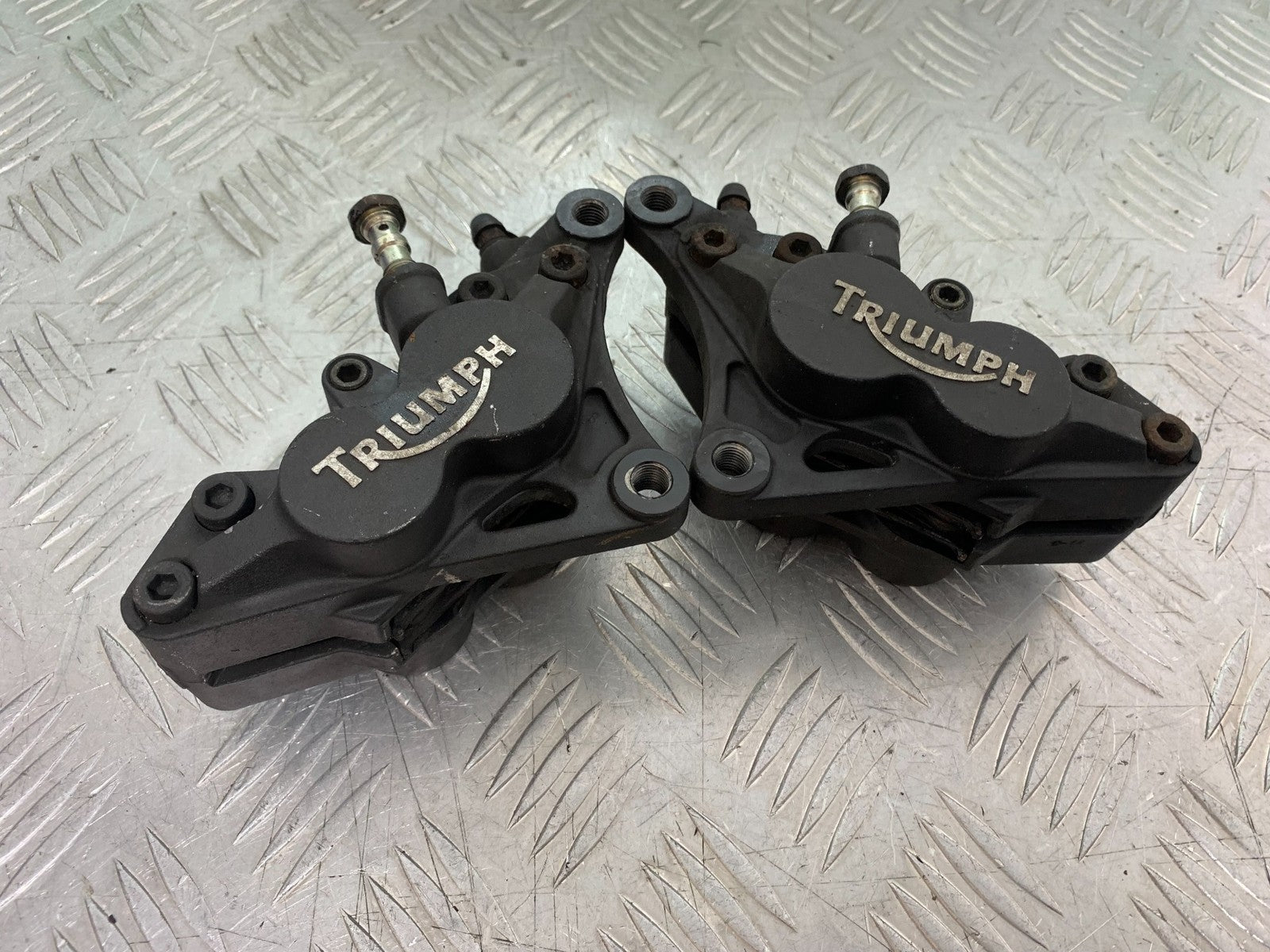 TRIUMPH 955i SPRINT ST FRONT BRAKE CALIPERS YEAR 1999-04 (CMB1230)