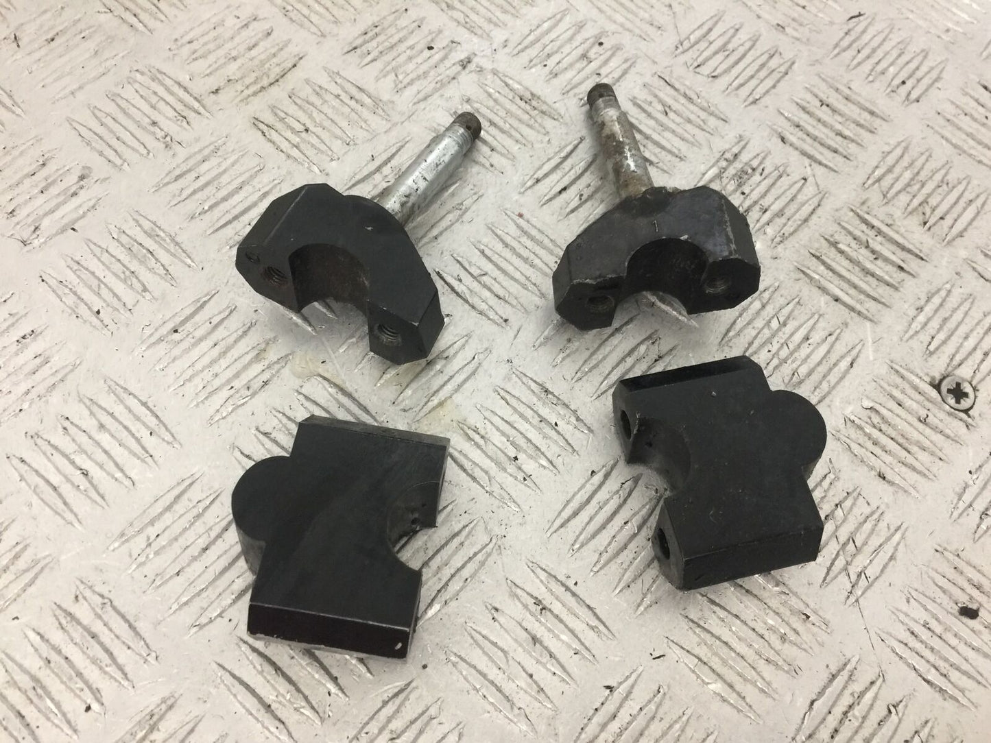 KAWASAKI Z1000 HANDLE BAR CLAMPS YEAR 2007-2009  (STOCK 822)