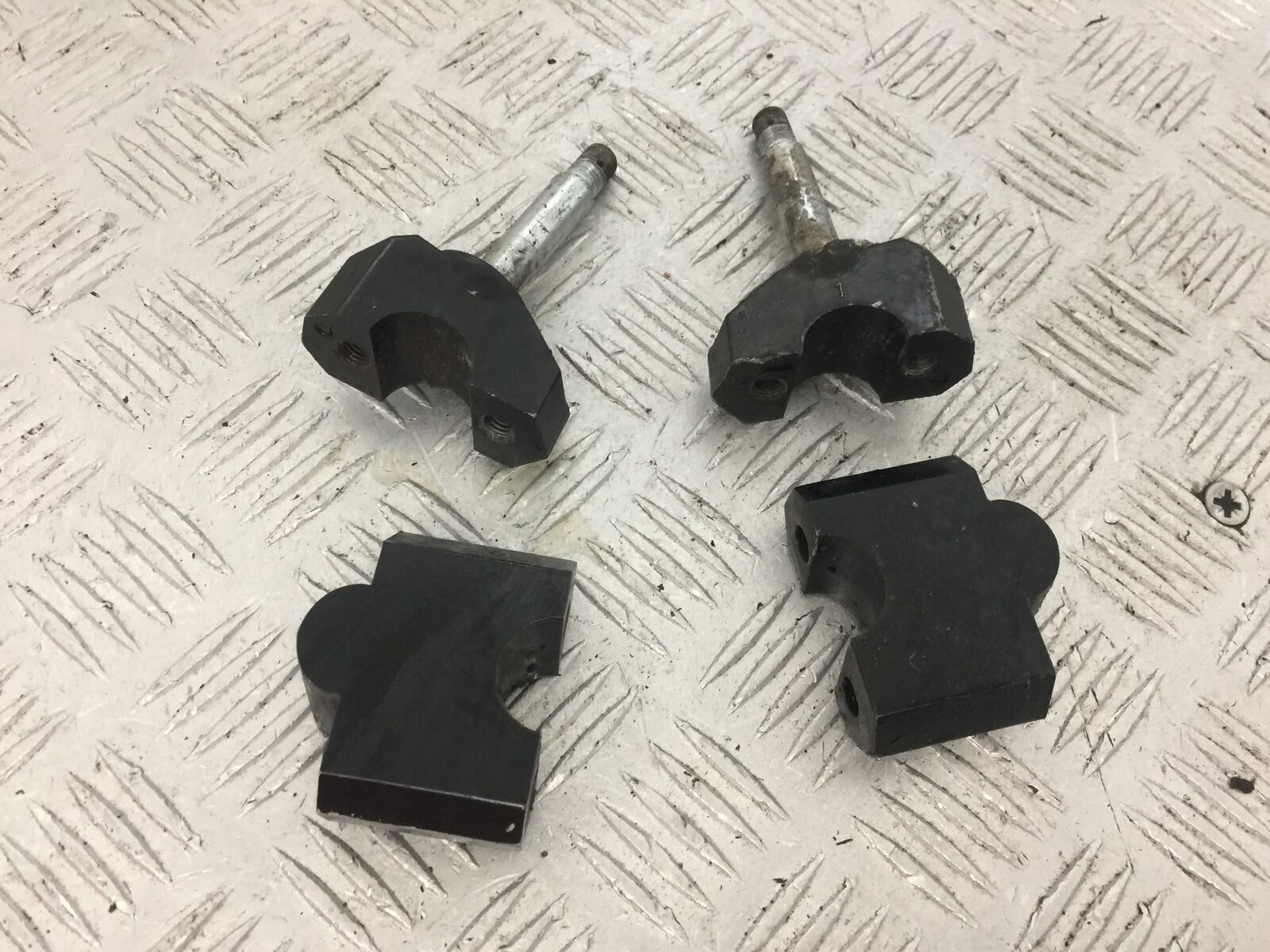 KAWASAKI Z1000 HANDLE BAR CLAMPS YEAR 2007-2009  (STOCK 822)