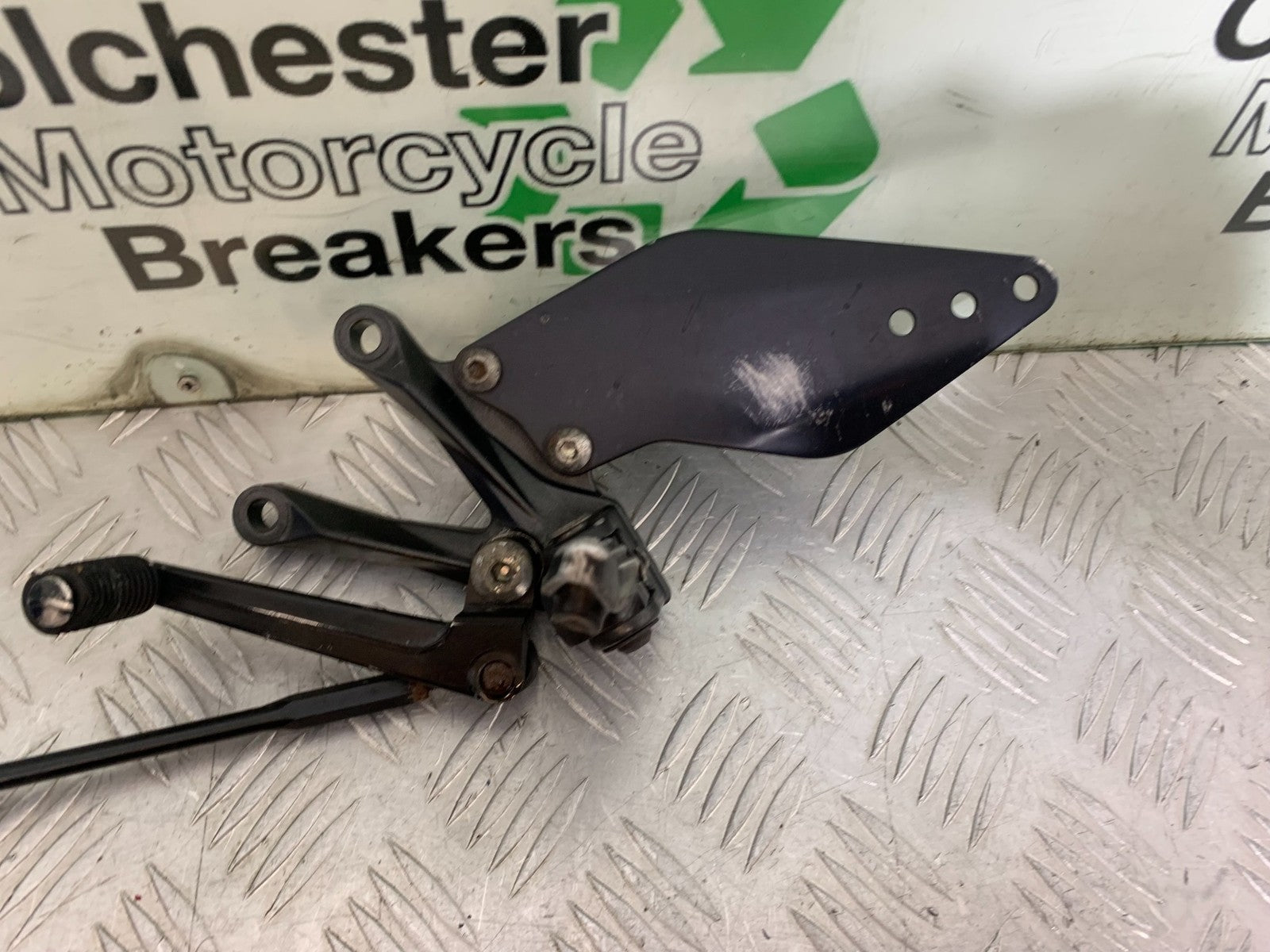 KAWASAKI ZX10R ZX10 R FRONT LEFT HANGER   2008-2010 (CMB1301)