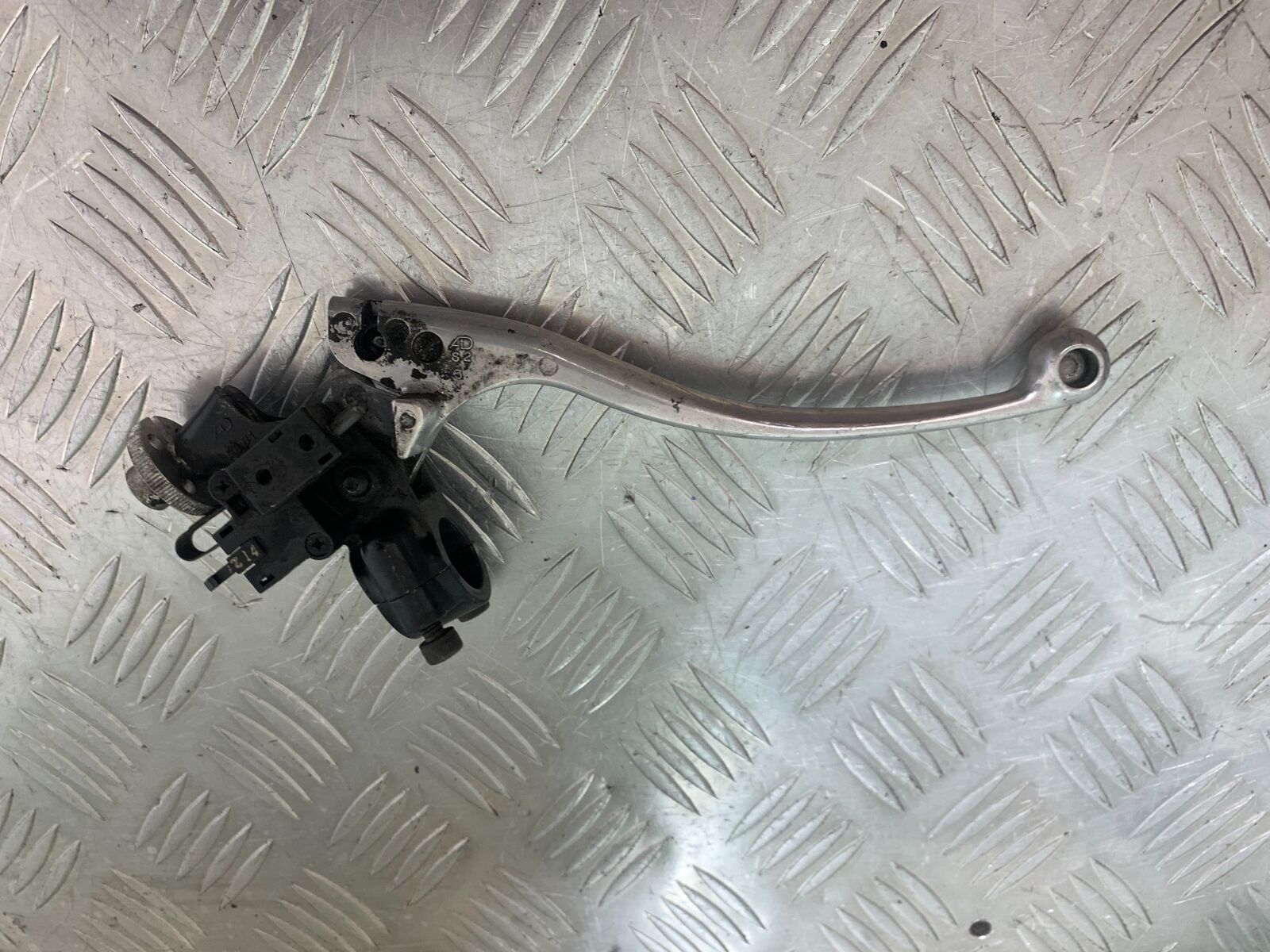 KAWASAKI ZX6R ZX6 J CLUTCH LEVER AND BRACKET  YEAR 2000 (CMB1129)