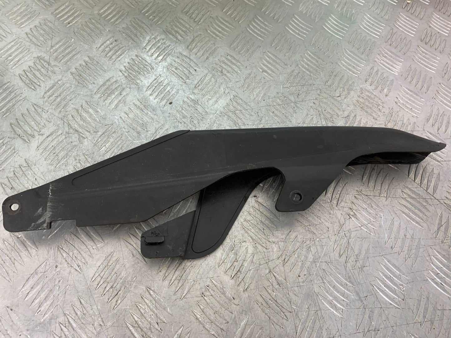 HONDA XL125 VARADERO CHAIN GUARD YEAR 2001-2006  (CMB1304)