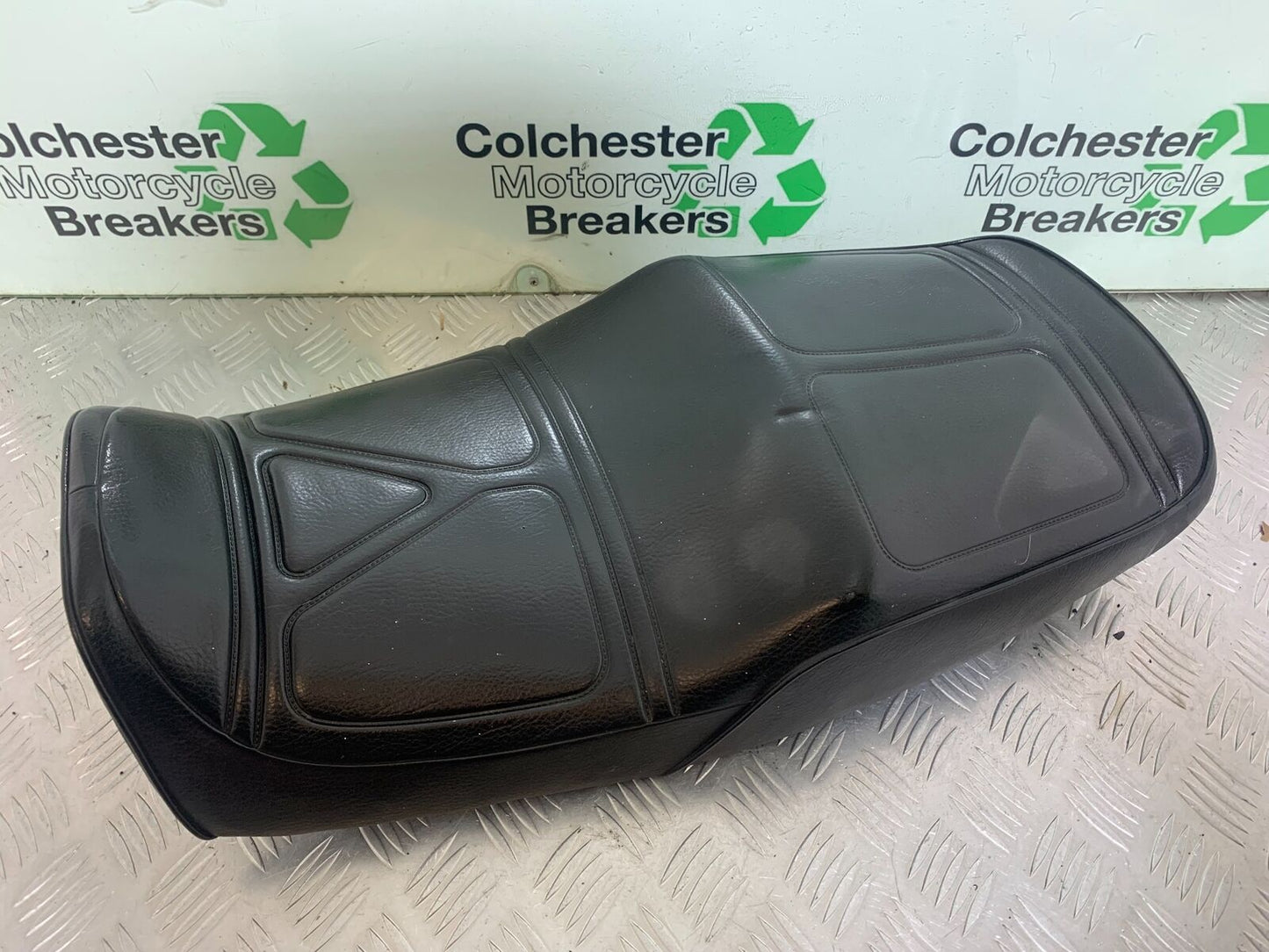 YAMAHA XJR1300 XJR 1300 SEAT  YEAR 1999-2003 (CMB1055)