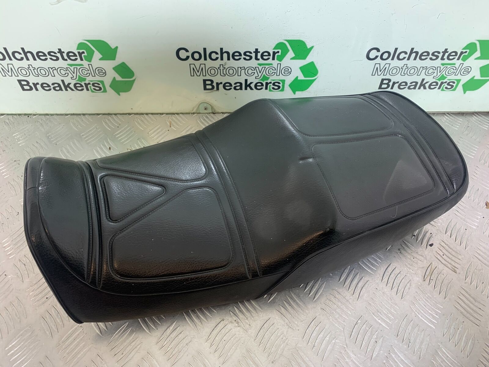YAMAHA XJR1300 XJR 1300 SEAT  YEAR 1999-2003 (CMB1055)