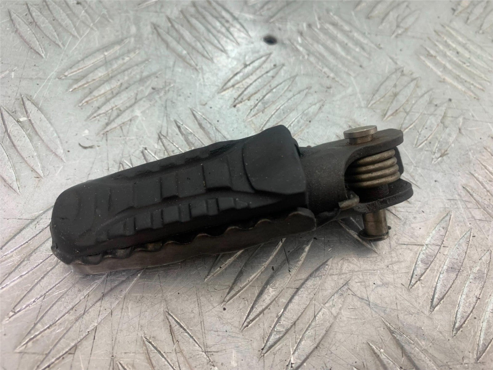 BMW R1200 R 1200 GS FRONT LEFT FOOTPEG   YEAR 2013-2016 (CMB1257)