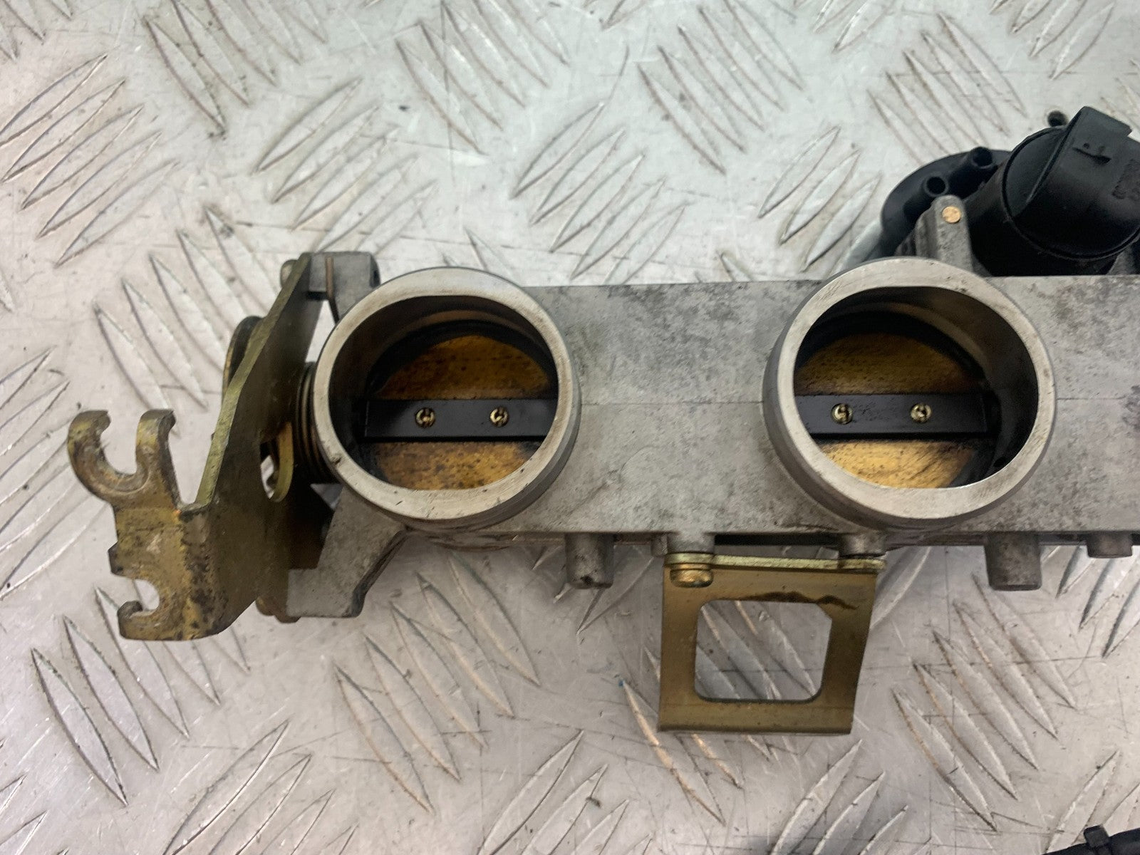 TRIUMPH 955i SPRINT ST THROTTLE BODIES 1999-2004 (CMB1176)