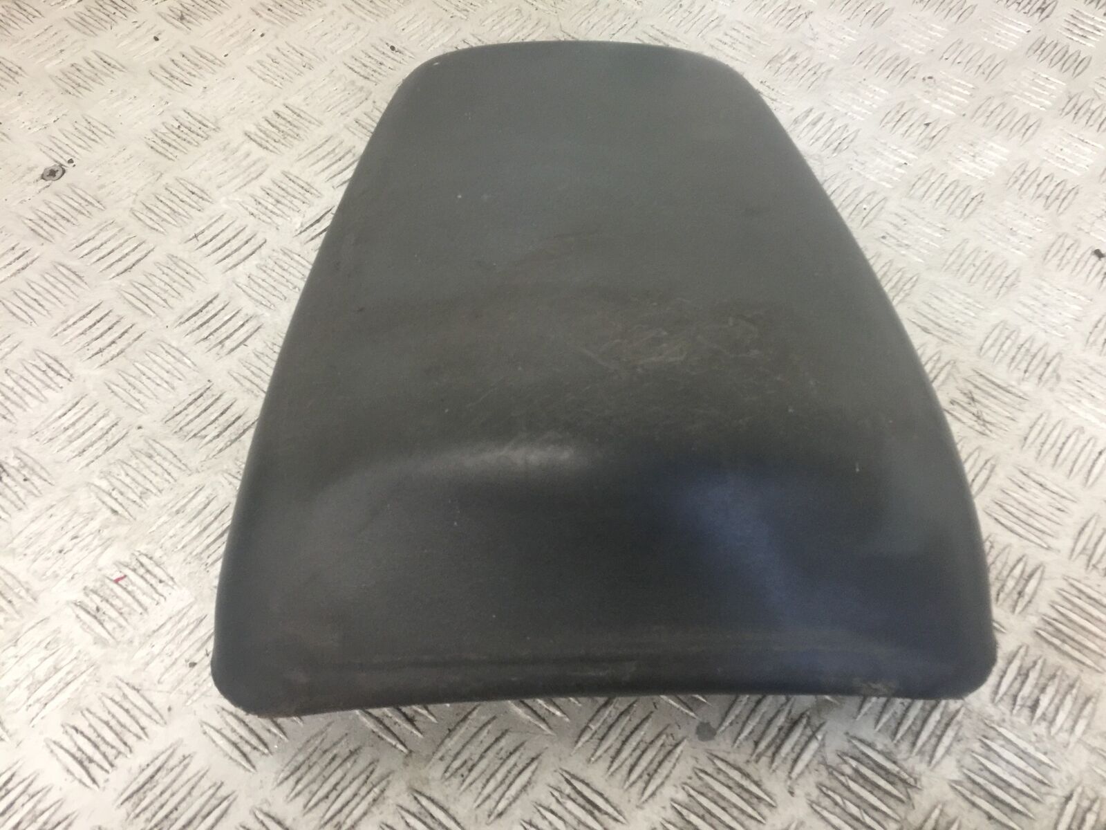 HONDA CBF600 CBF 600 REAR SEAT YEAR 2004 -07  (STOCK 909)