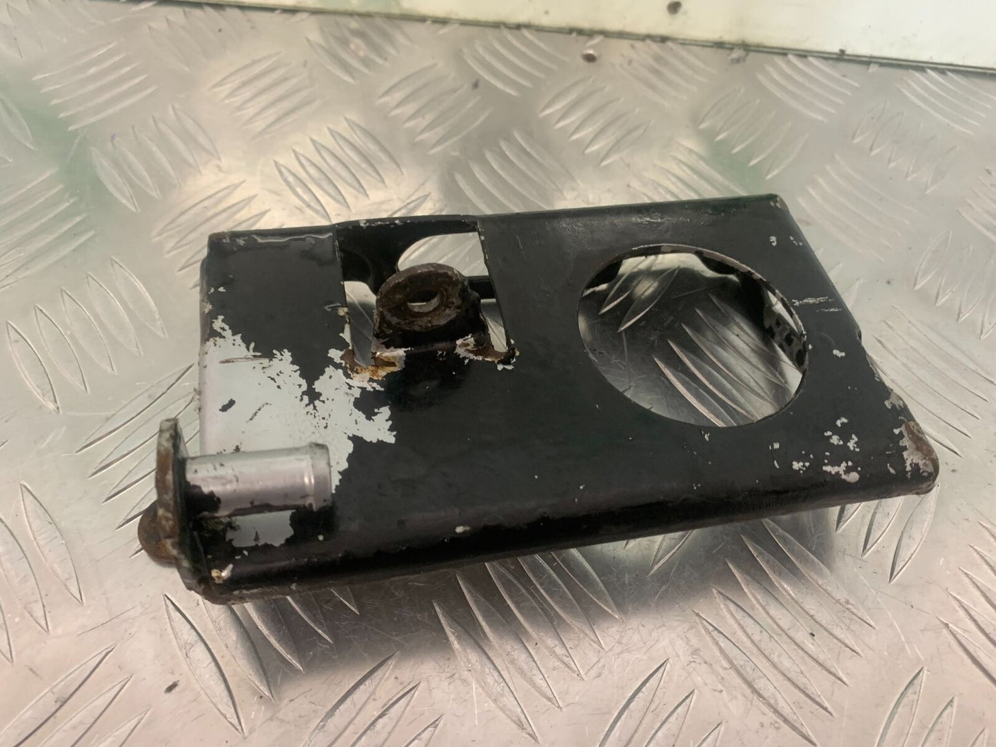 HARLEY DAVIDSON XL53C XL883 BATTERY BOX  YEAR 2001  (STOCK 960)
