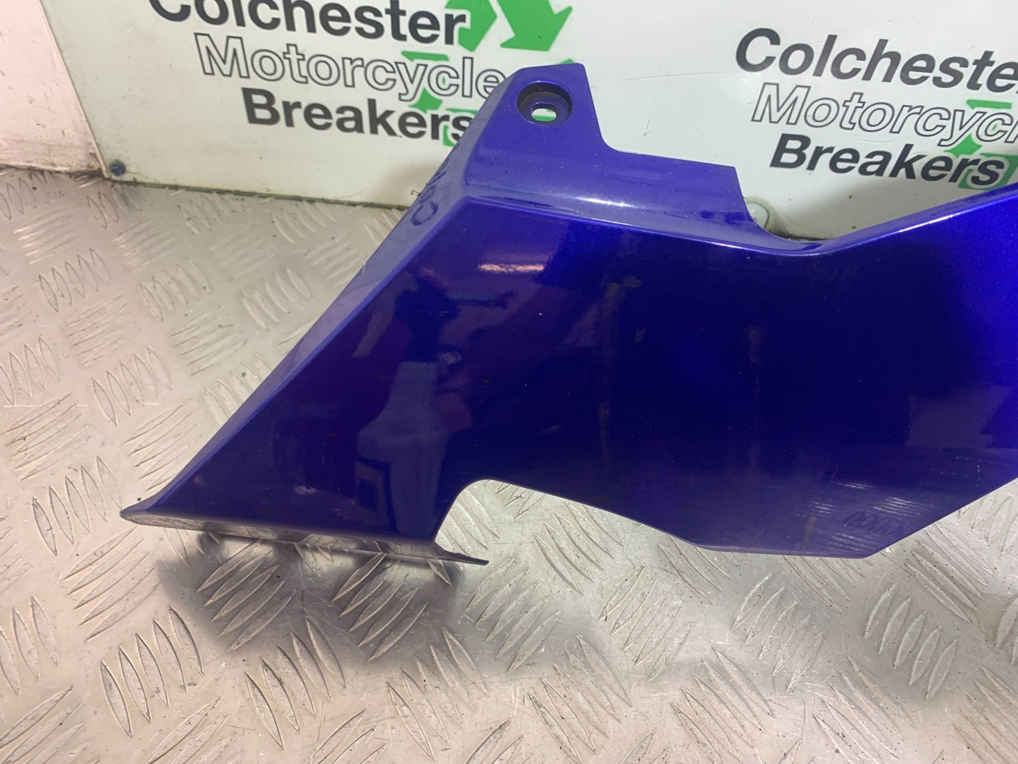 YAMAHA YZF R1 RIGHT LOWER FAIRING PANEL YEAR 2004-2006 (CMB1155)