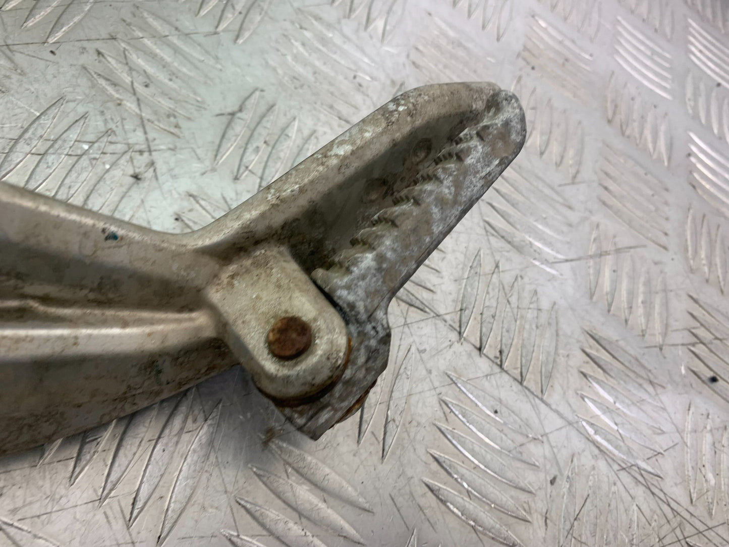 KAWASAKI ER6 F ER6F LEFT HANGER AND PEGS   YEAR 2005-2008 (CMB1277)