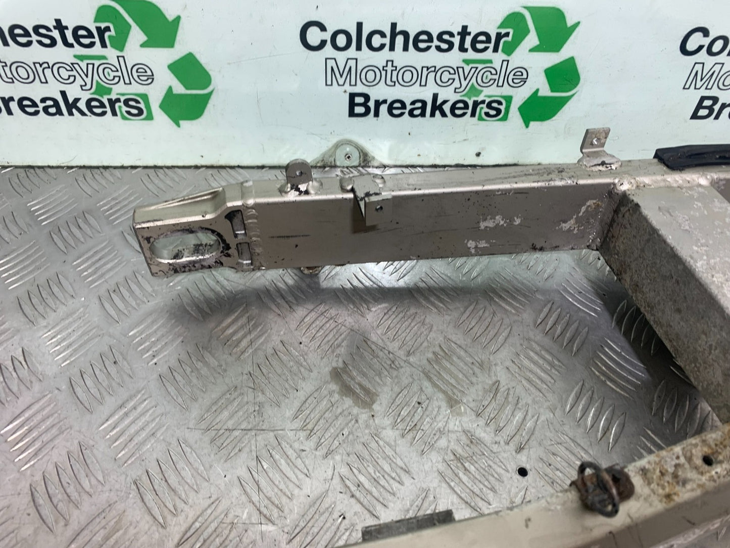 KAWASAKI ZX9R ZX9 E1 SWINGARM  YEAR 2000-01 (CMB1171)