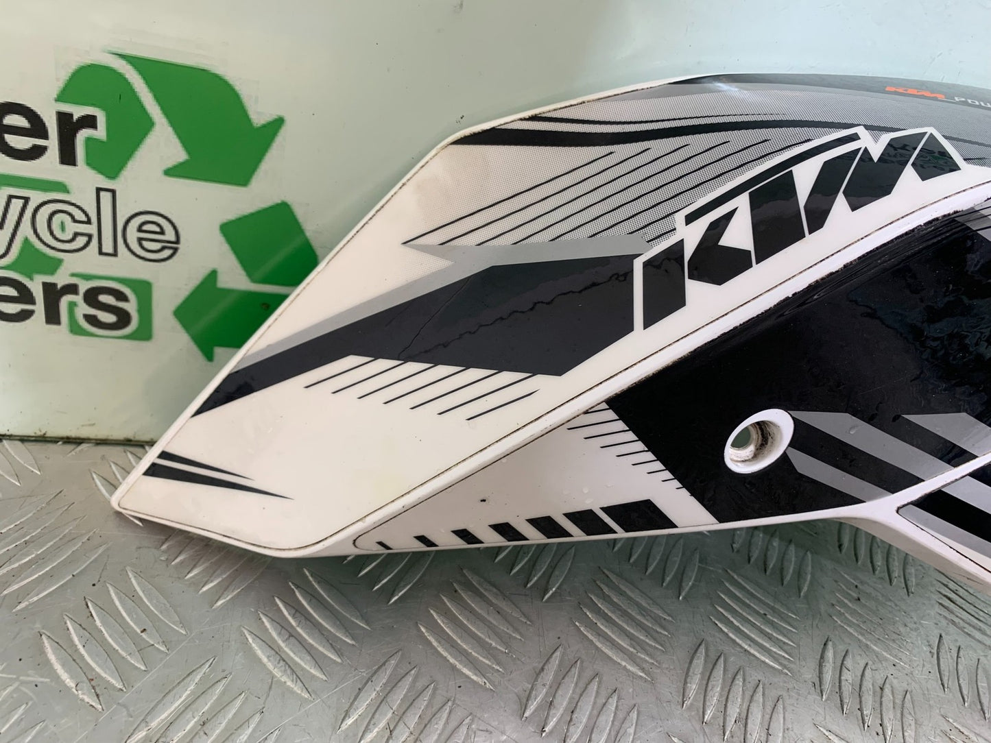 KTM 690 DUKE R LC4 LEFT TANK PANEL YEAR 2012-2015  (CMB1180)