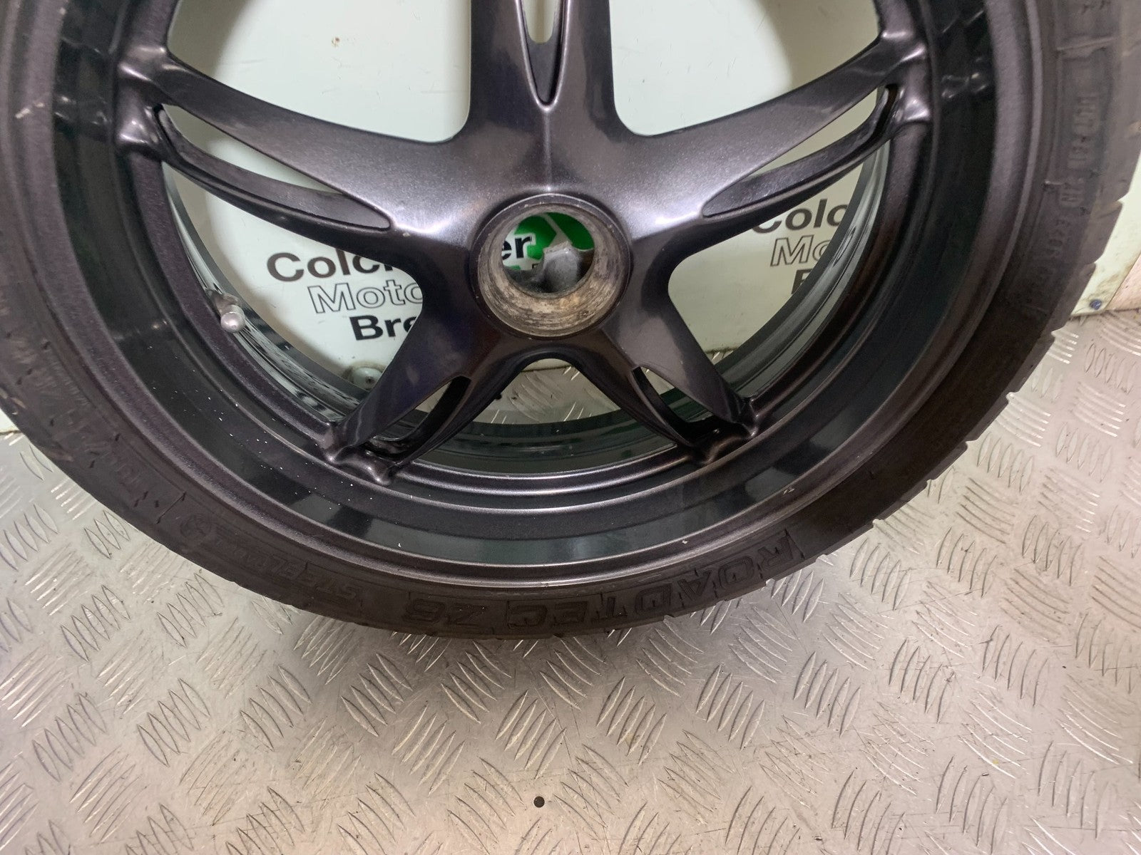TRIUMPH 1050 SPEED TRIPLE REAR WHEEL   YEAR 2005-2007 (CMB1322)