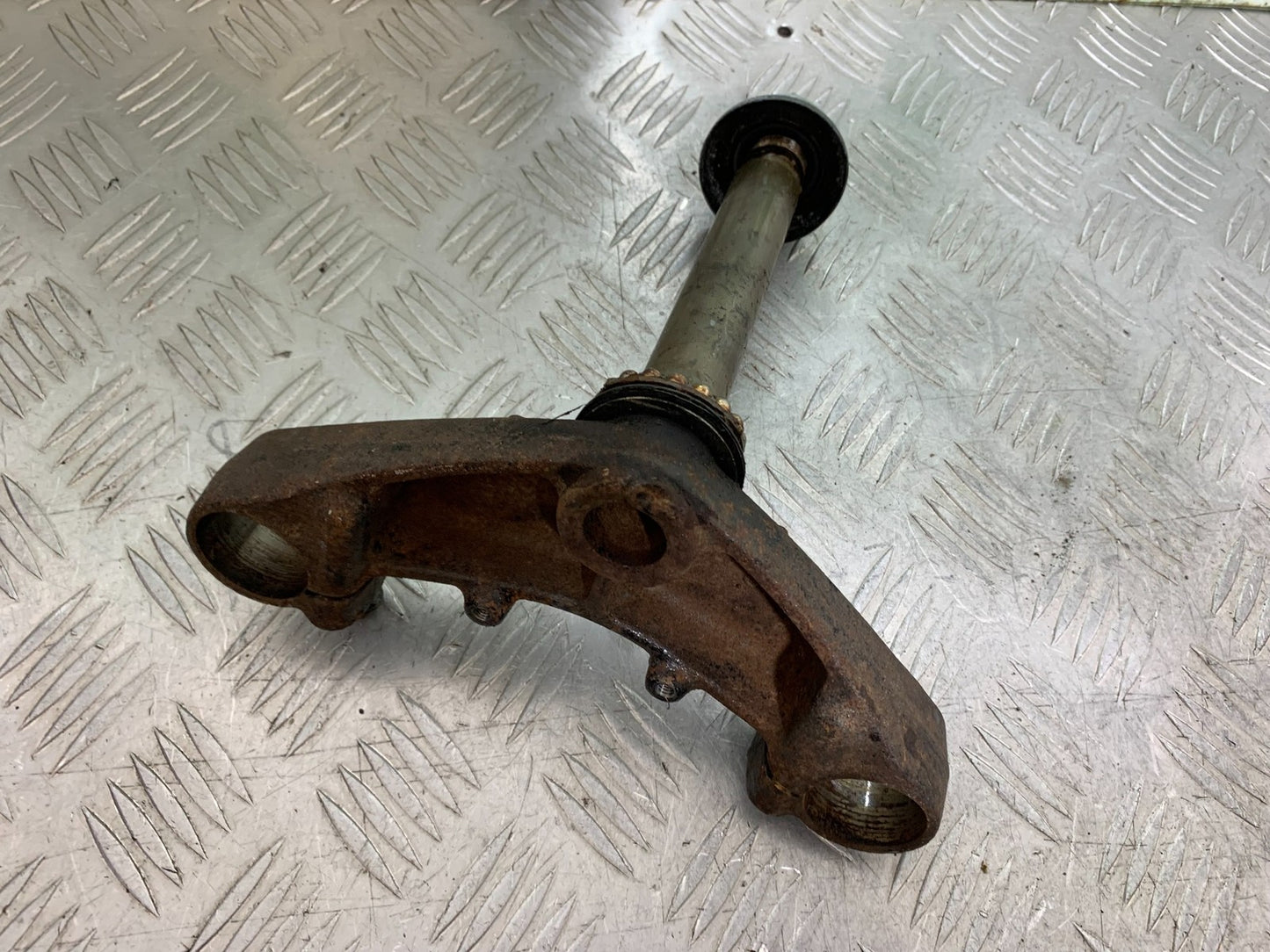 HONDA XL125 VARADERO BOTTOM YOKE  YEAR 2001-2006  (CMB1304)