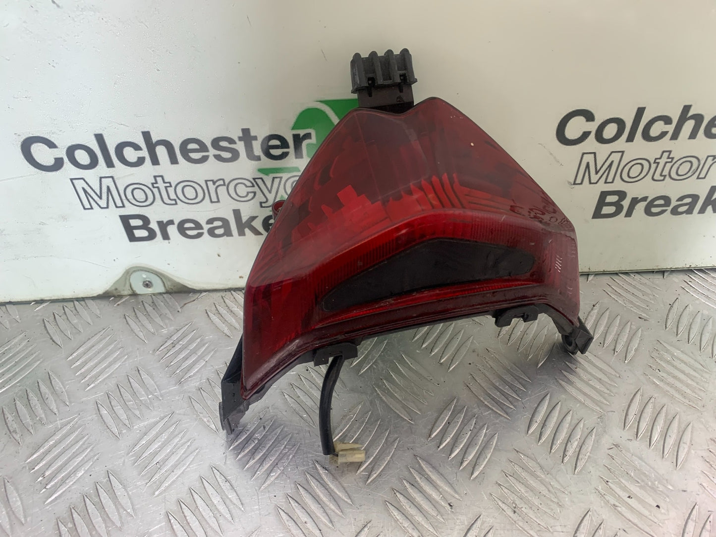 SUZUKI GSF650 GSF 650 REAR LIGHT    YEAR 2007-2009  (CMB1161)