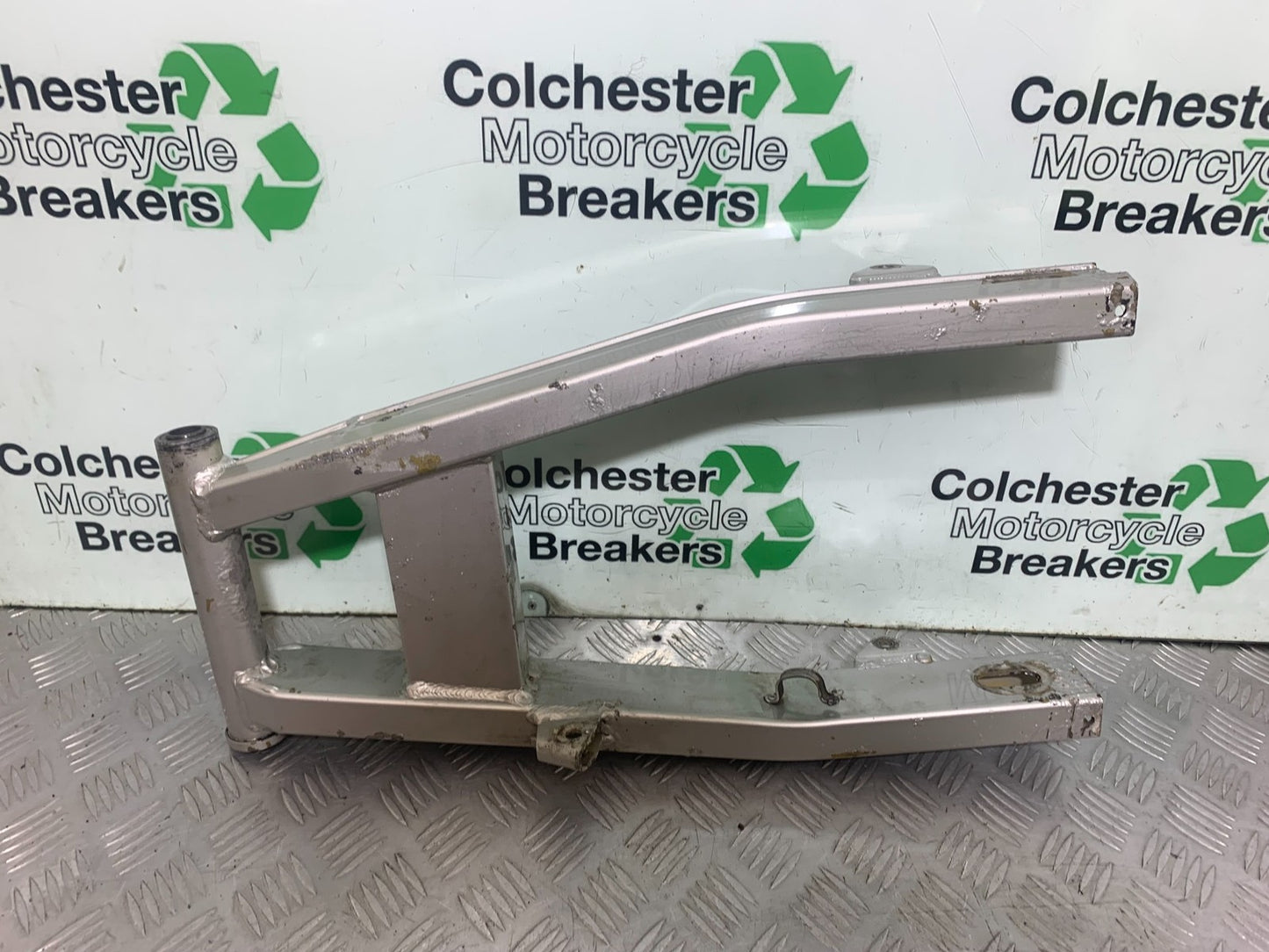 SUZUKI GSX750 INAZUMA SWINGARM  YEAR 1998-2003 (CMB1308)
