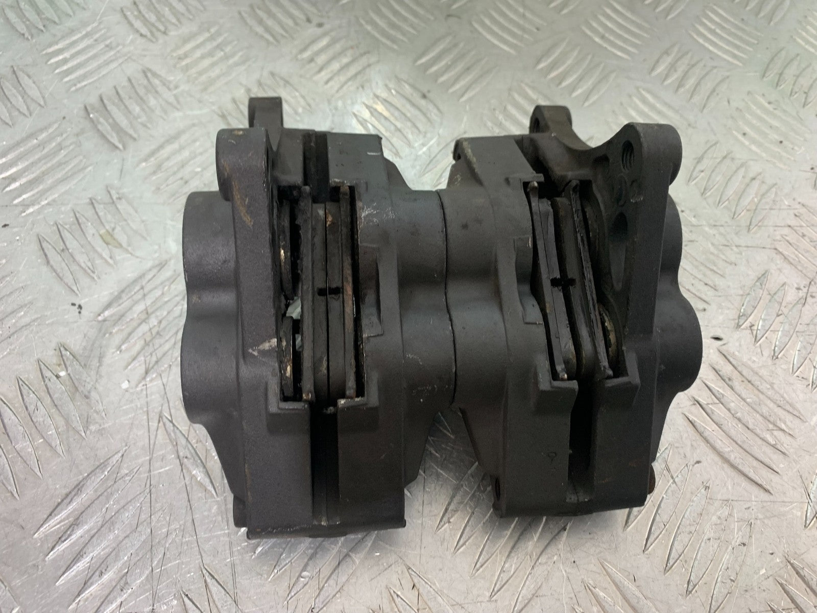 TRIUMPH 955i SPRINT ST FRONT BRAKE CALIPERS YEAR 1999-04 (CMB1230)