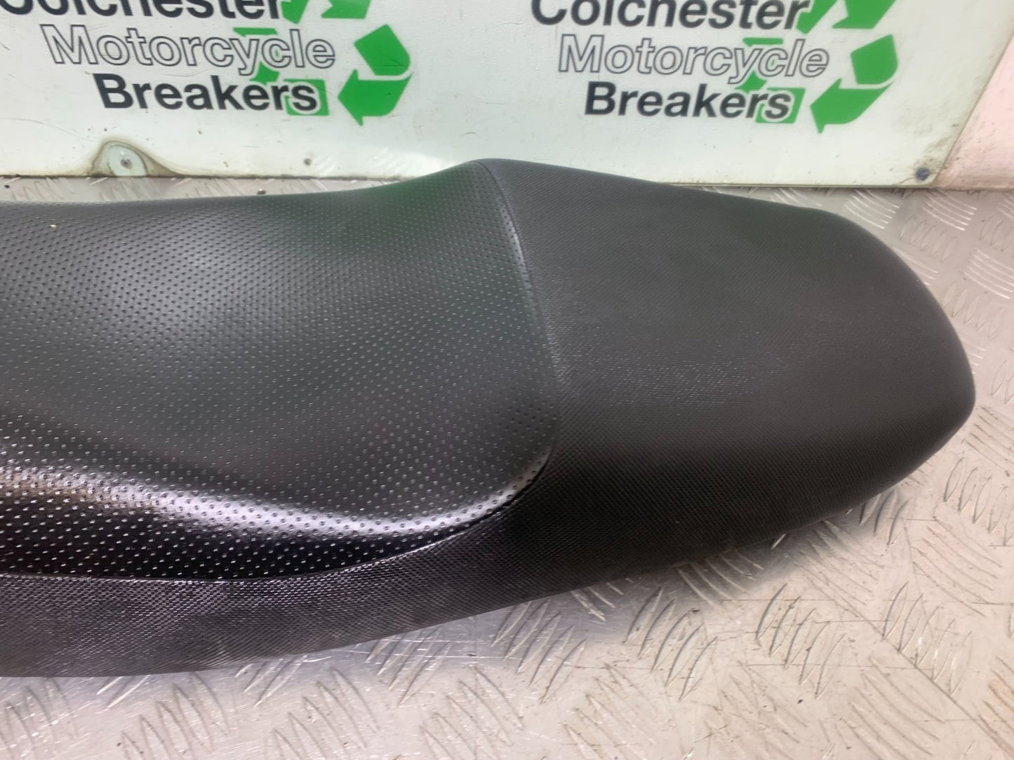 SUZUKI GS500 GS 500 SEAT   YEAR 2001-2008 (CMB1254)