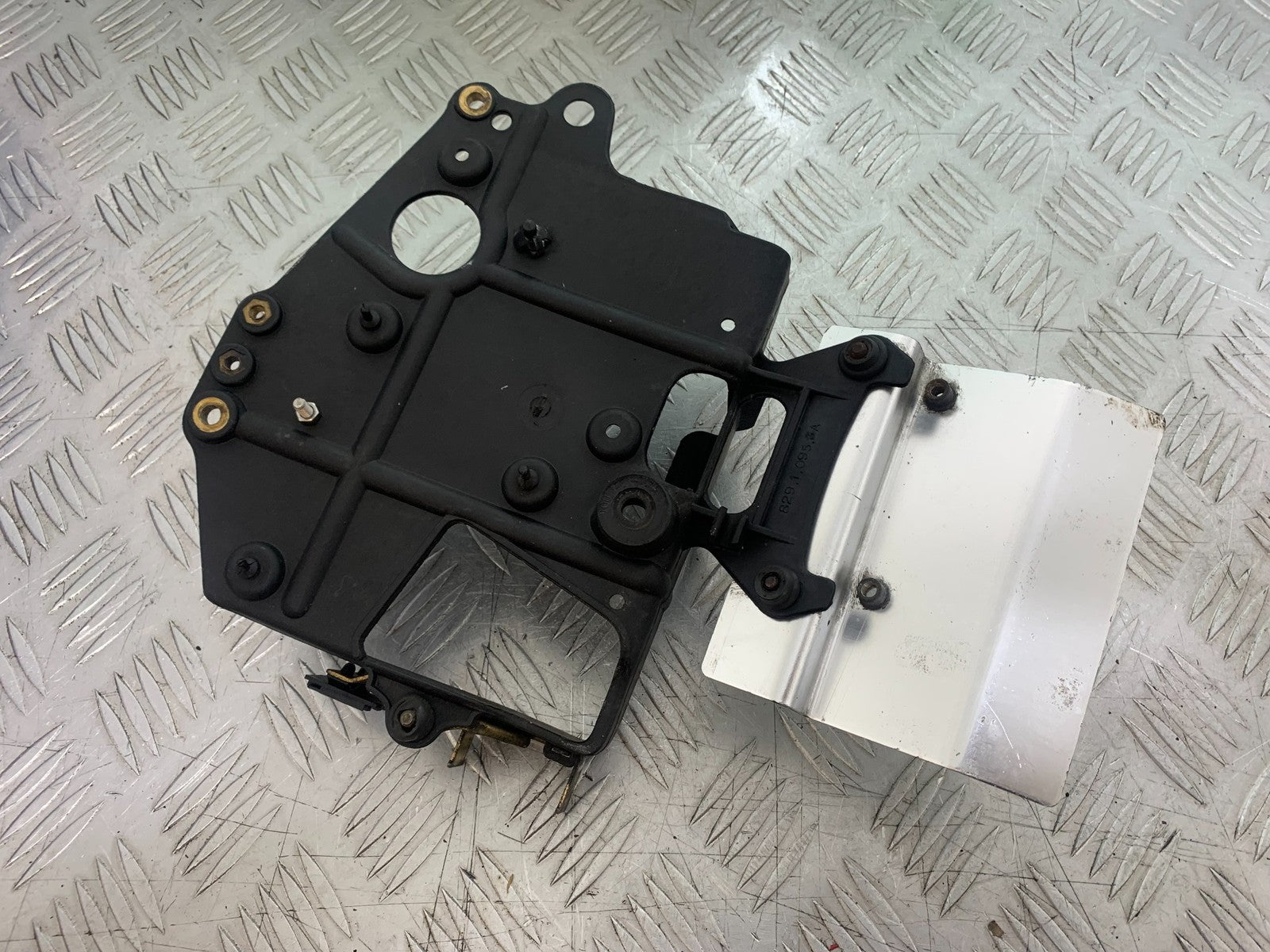 DUCATI 996 SPS 748 916 998 BATTERY TRAY  1999-2000 (CMB1209)