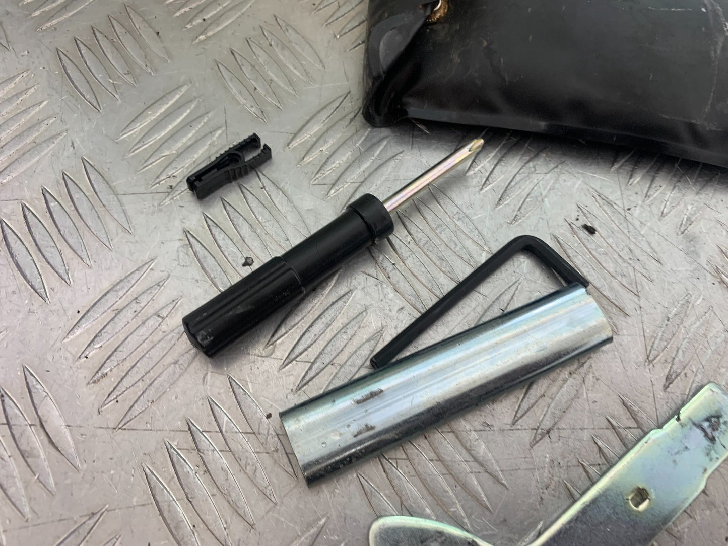 HONDA CBR1000 rr FIREBLADE TOOL KIT   2012-2016 (CMB1280)