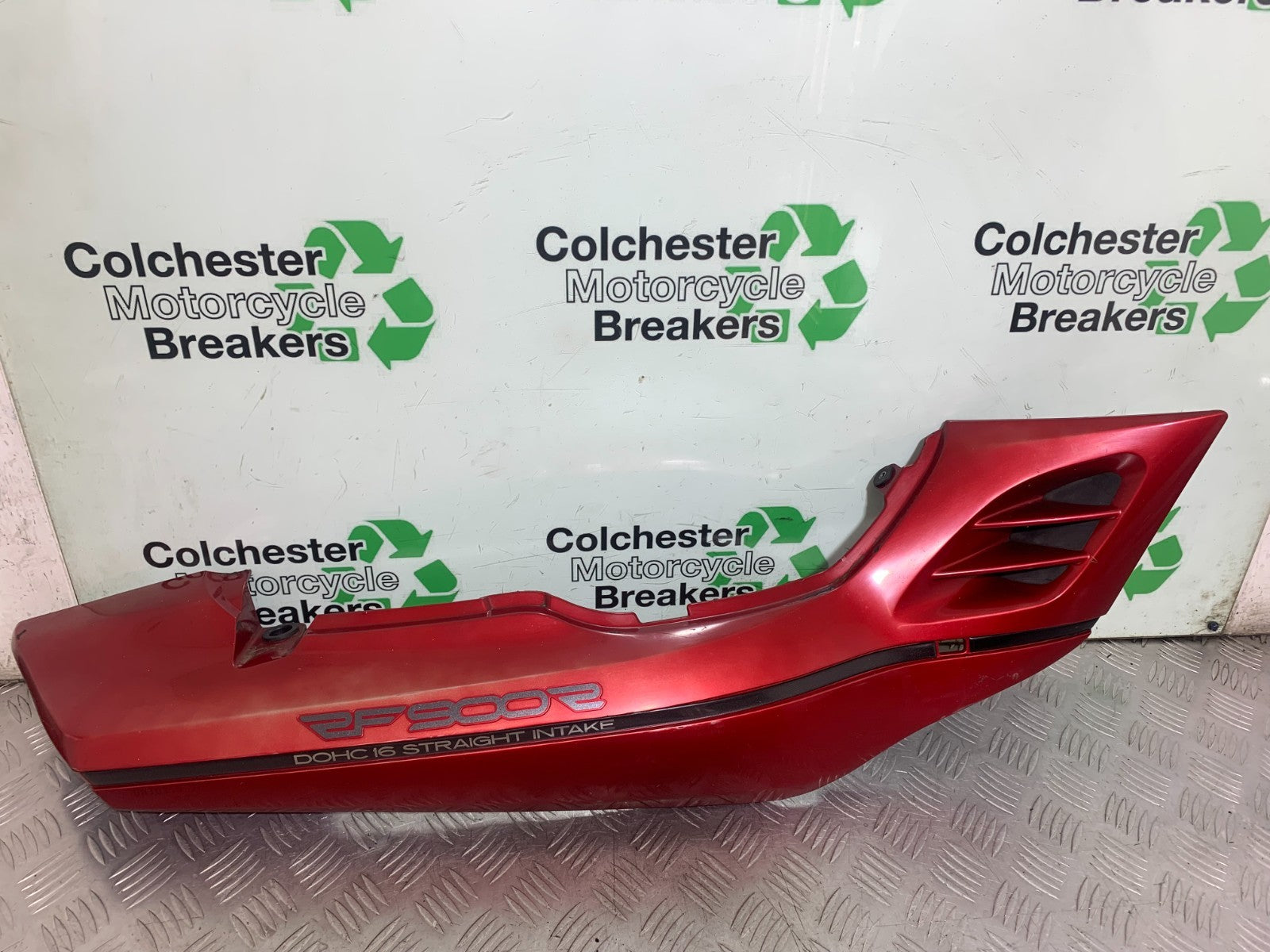 SUZUKI RF900 RF 900 RIGHT SEAT PANEL YEAR 1994-1999 CMB1326