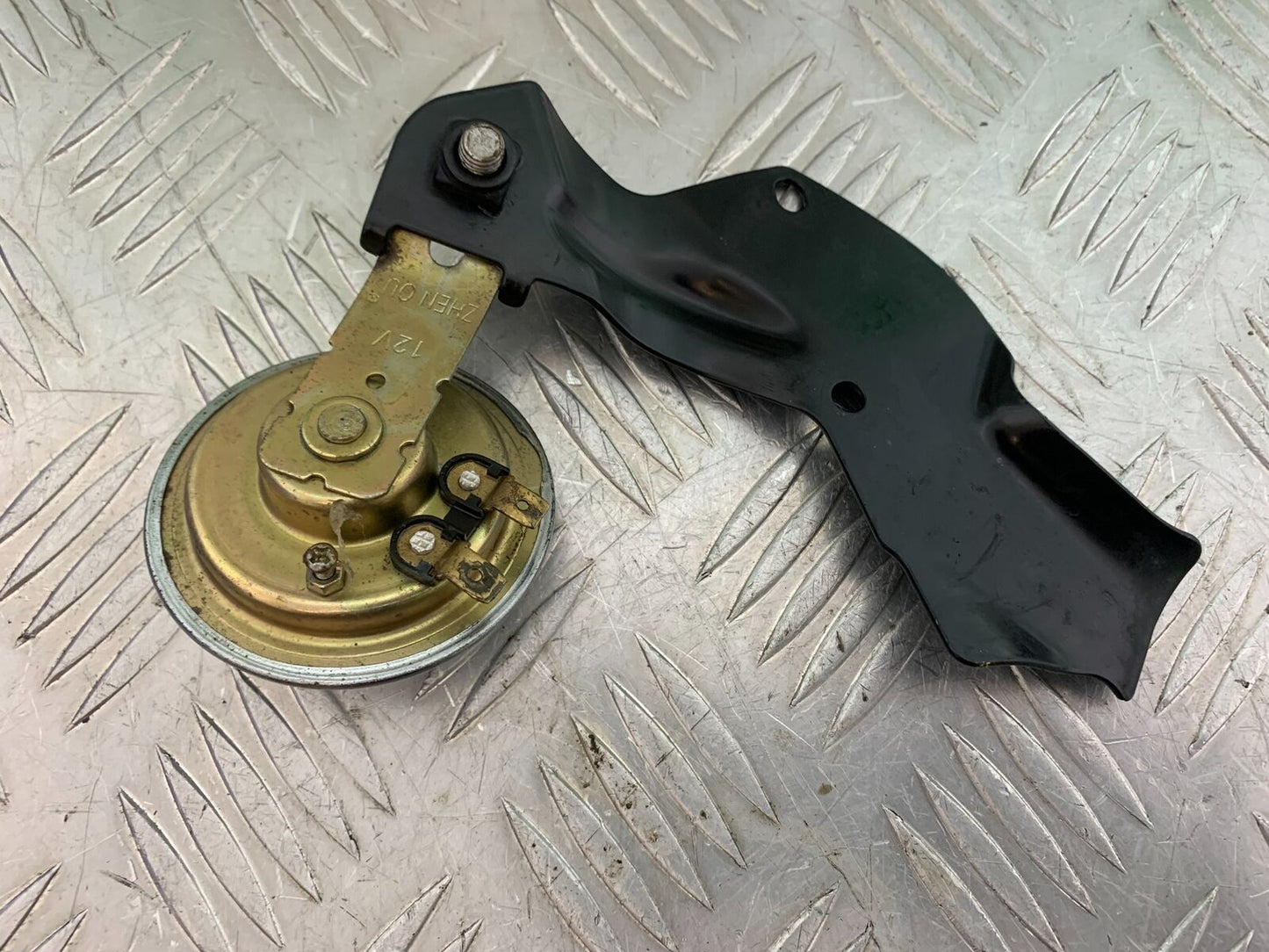 TRIUMPH THUNDERBIRD 1600 HORN AND BRACKET  YEAR 2011 (CMB1107)
