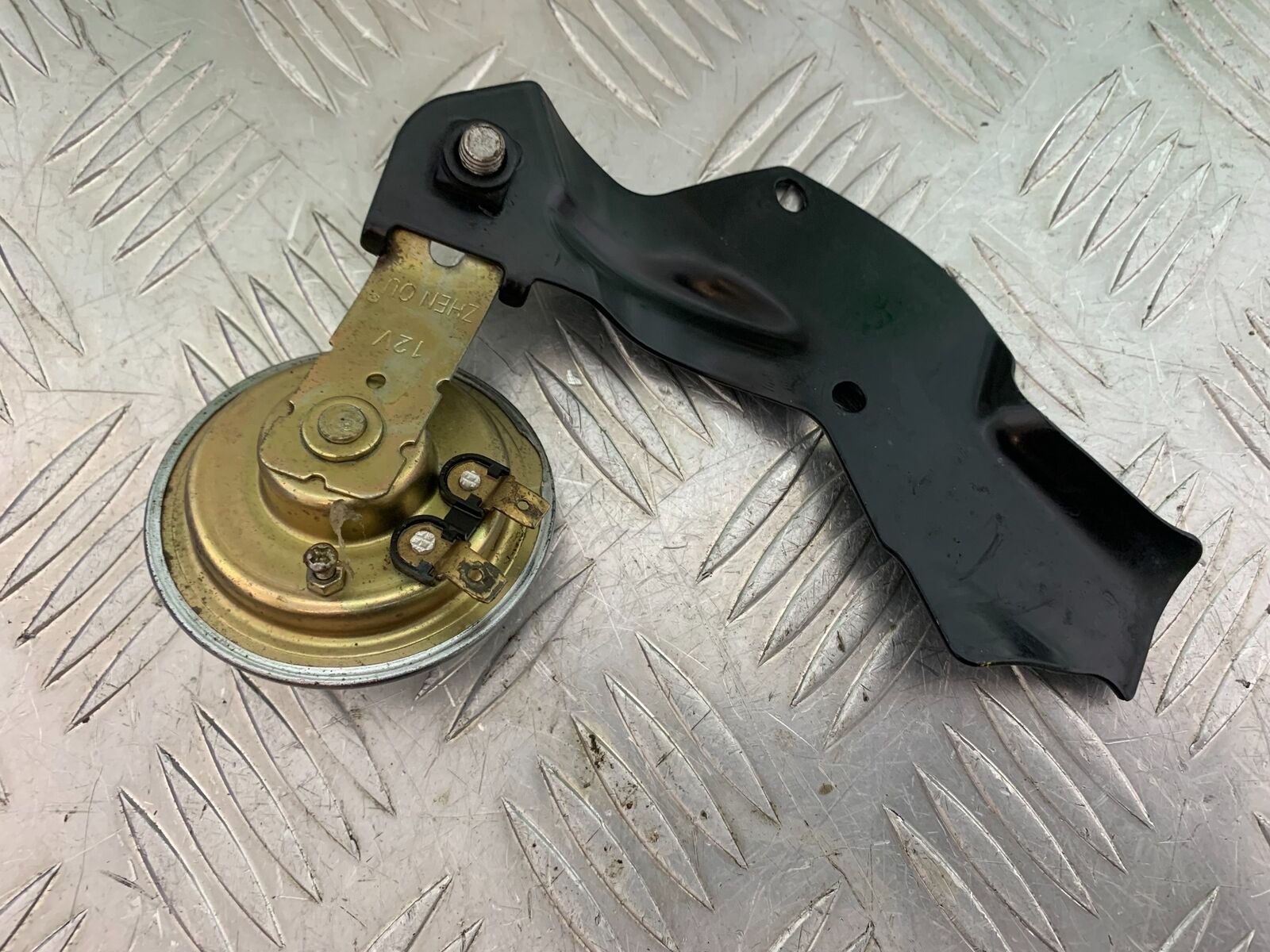 TRIUMPH THUNDERBIRD 1600 HORN AND BRACKET  YEAR 2011 (CMB1107)