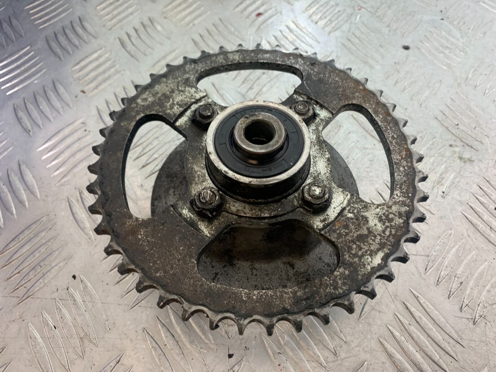 SINNIS TERRAIN 125 SPROCKET CARRIER YEAR 2018 (CMB1123)