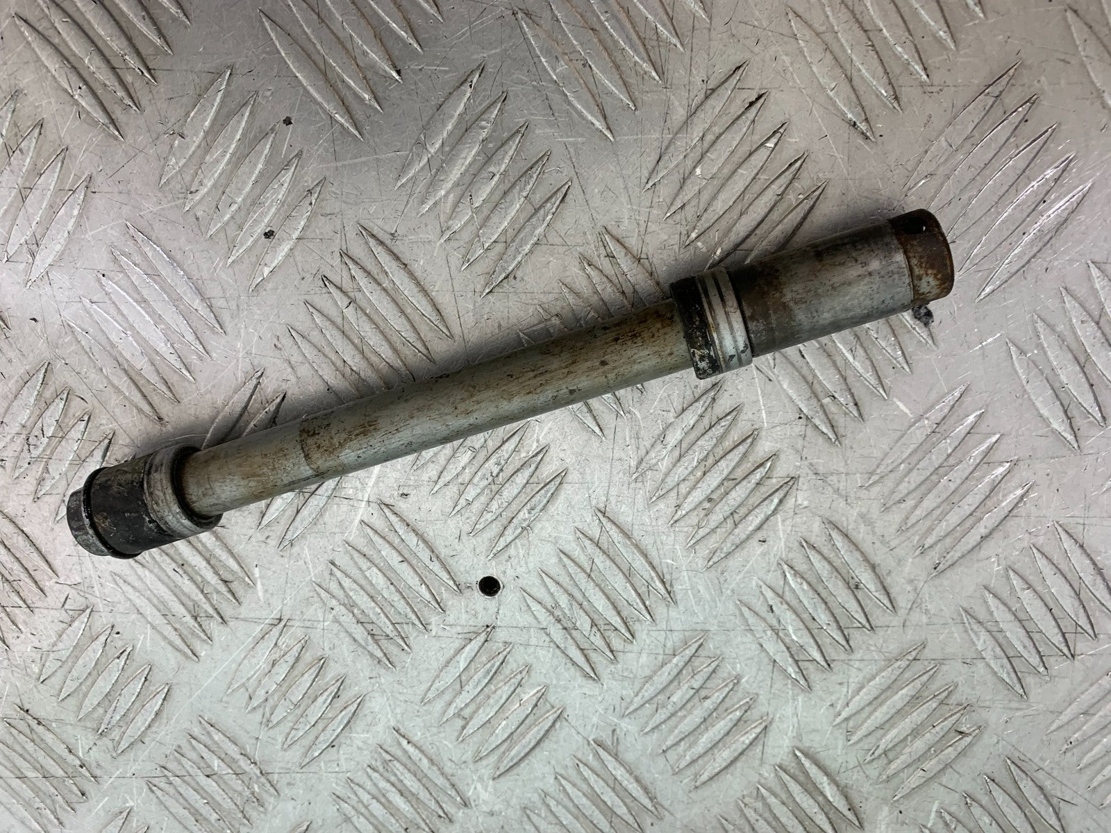 HONDA CBF500 CBF 500 FRONT WHEEL SPINDLE YEAR 2004-2008  (CMB1294)