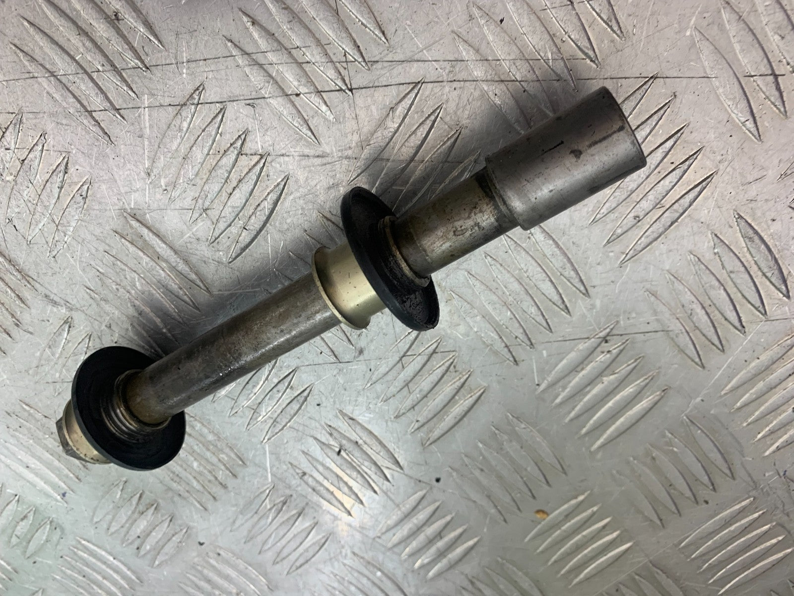 KAWASAKI KXF450 KXF 450 FRONT WHEEL SPINDLE YEAR 2013 CMB1217)