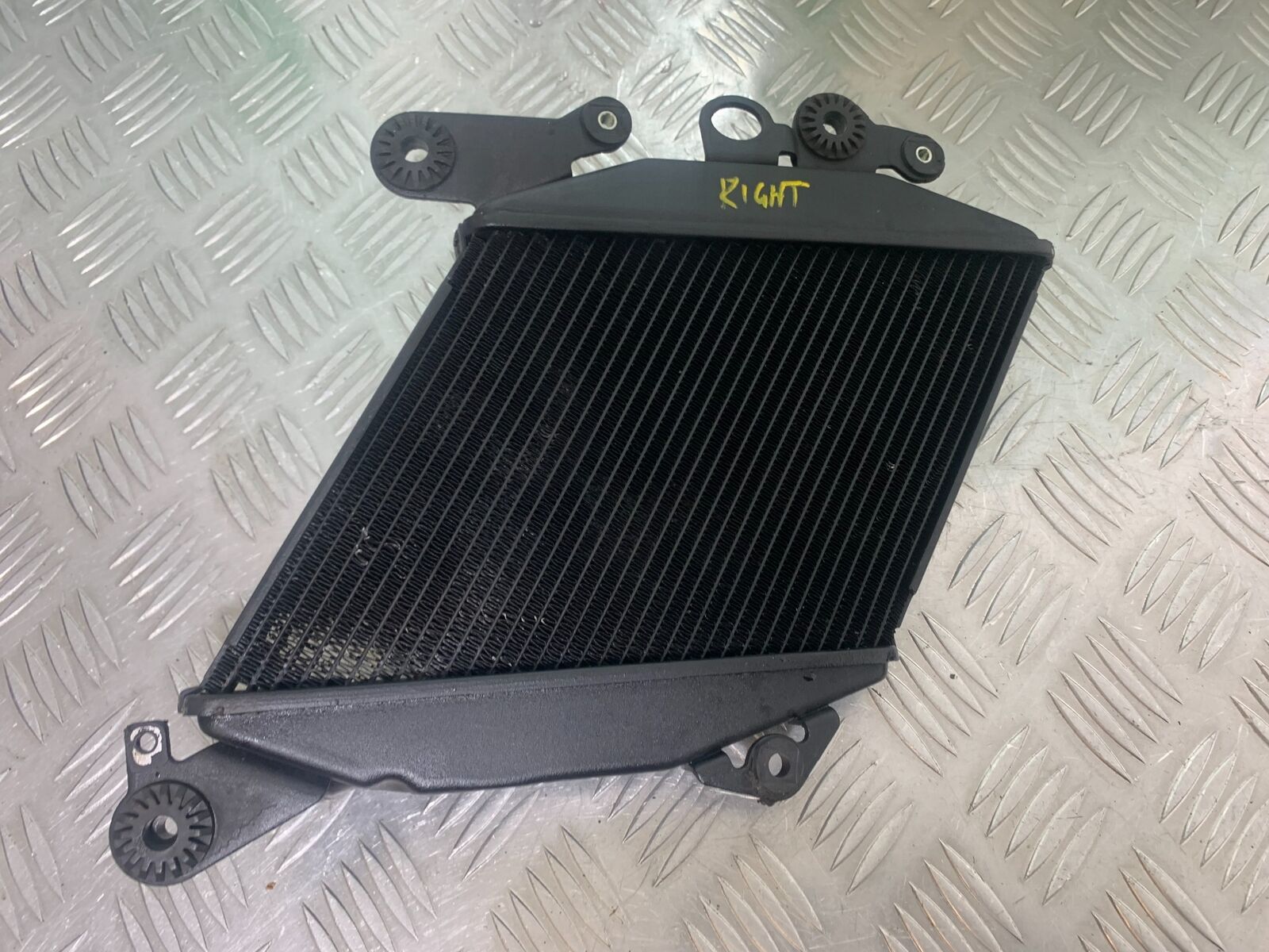 DUCATI DIAVEL 1200 RIGHT RADIATOR  YEAR 2014-17 (CMB1054)