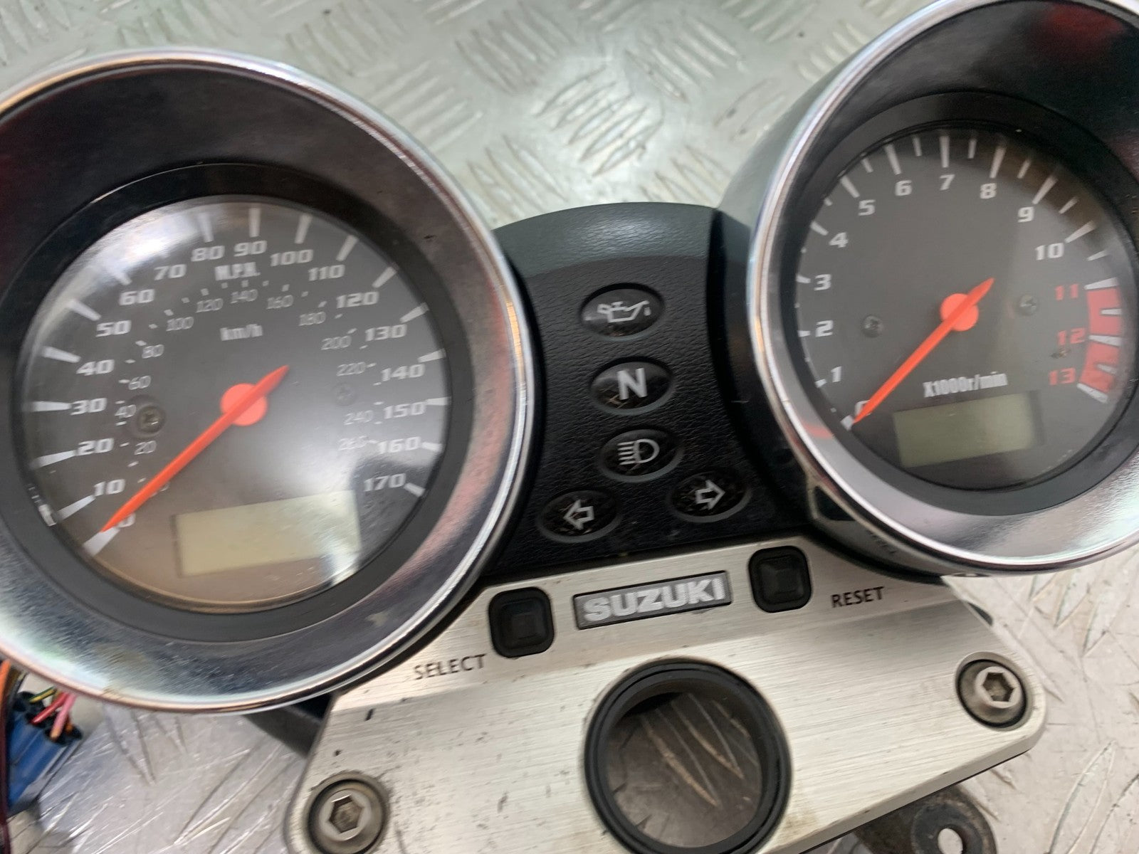 SUZUKI GSF1200 GSF 1200 BANDIT CLOCKS SPEEDO DASH   YEAR 2001-2004 (CMB1188)