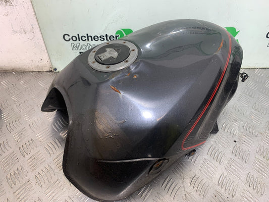 KAWASAKI GPX 750 GPX 750 PETROL TANK   YEAR 1990