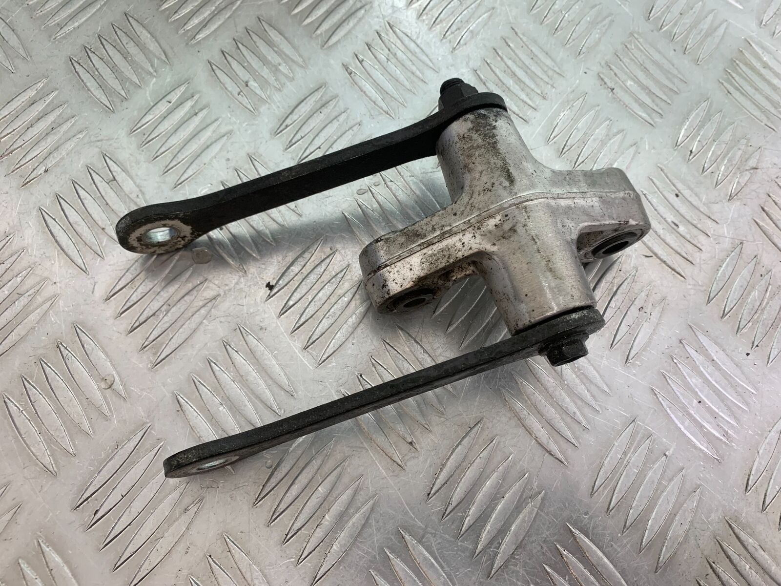 SUZUKI INTRUDER VL800 C800 REAR SHOCK LINKAGE  YEAR 2012-16 (CMB1039)