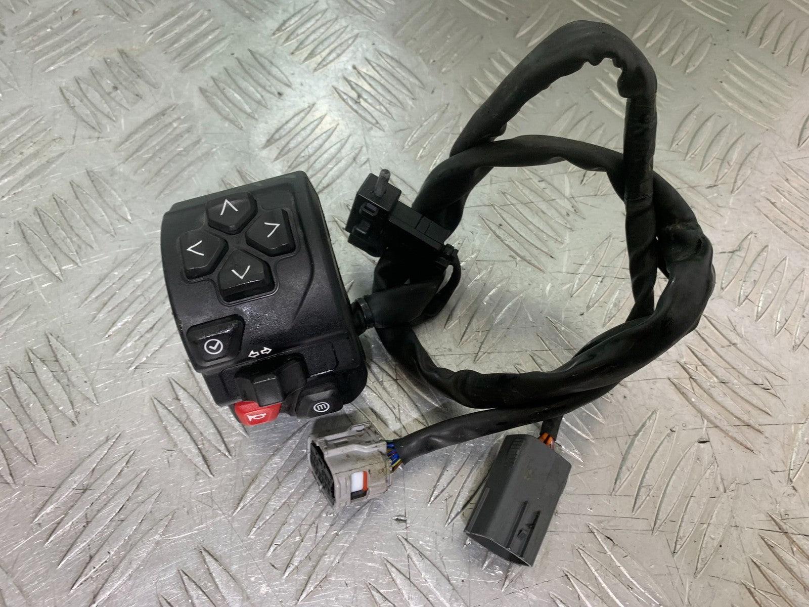 TRIUMPH TRIDENT 660 LEFT SWITCH GEAR  YEAR 2021-2024 (CMB1295)