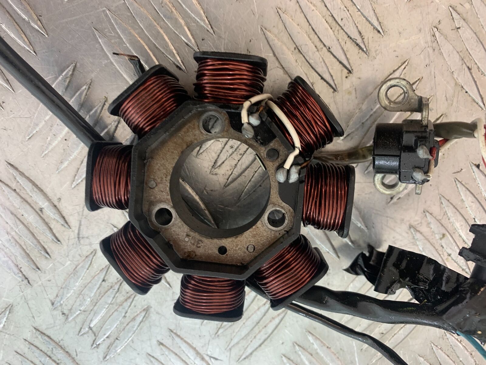 YAMAHA XT125 X XT 125 X GENERATOR   2005-2011 (CMB1097)