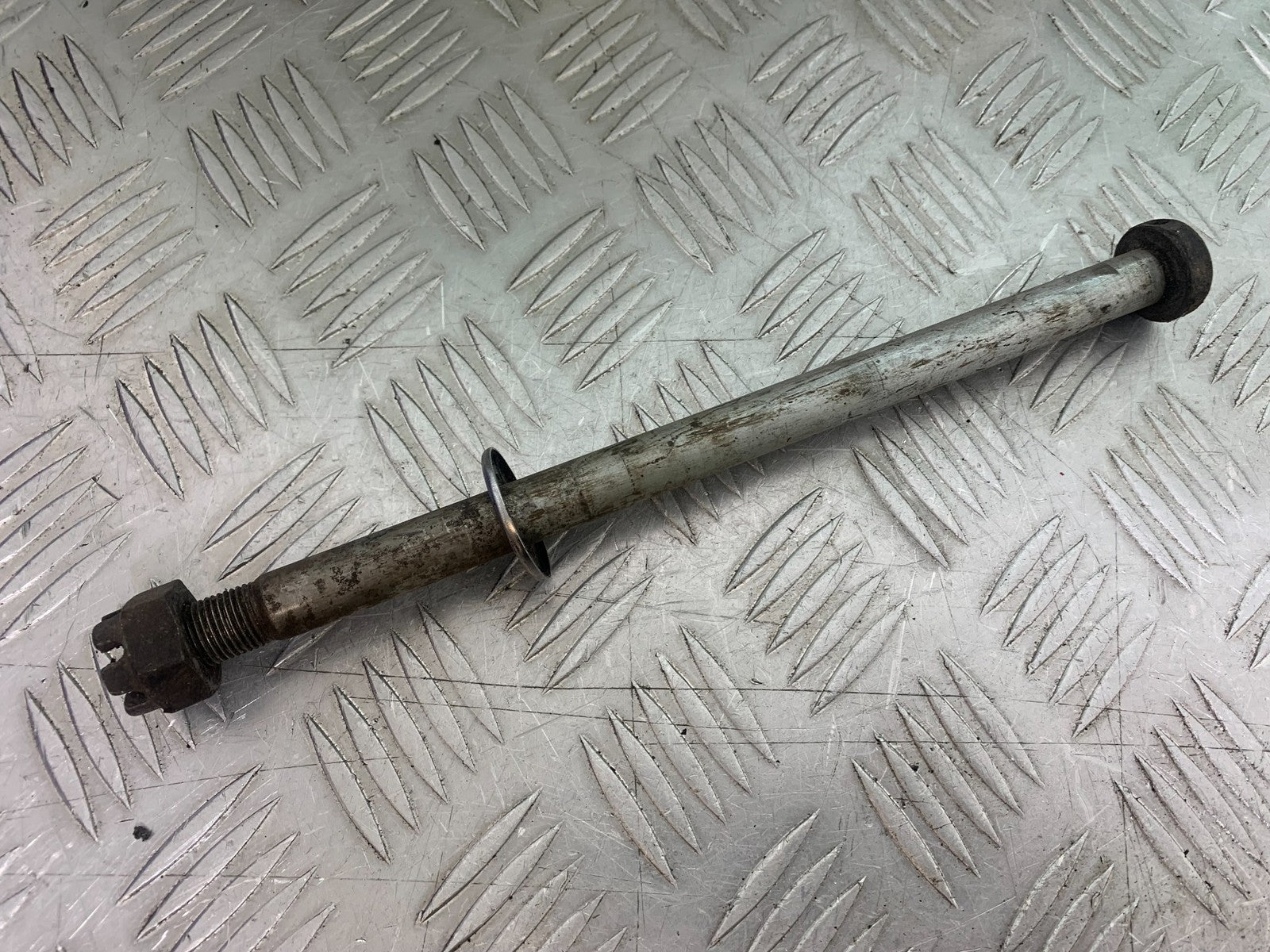 KAWASAKI GT550 GT 550 REAR WHEEL SPINDLE   YEAR 1989-1994