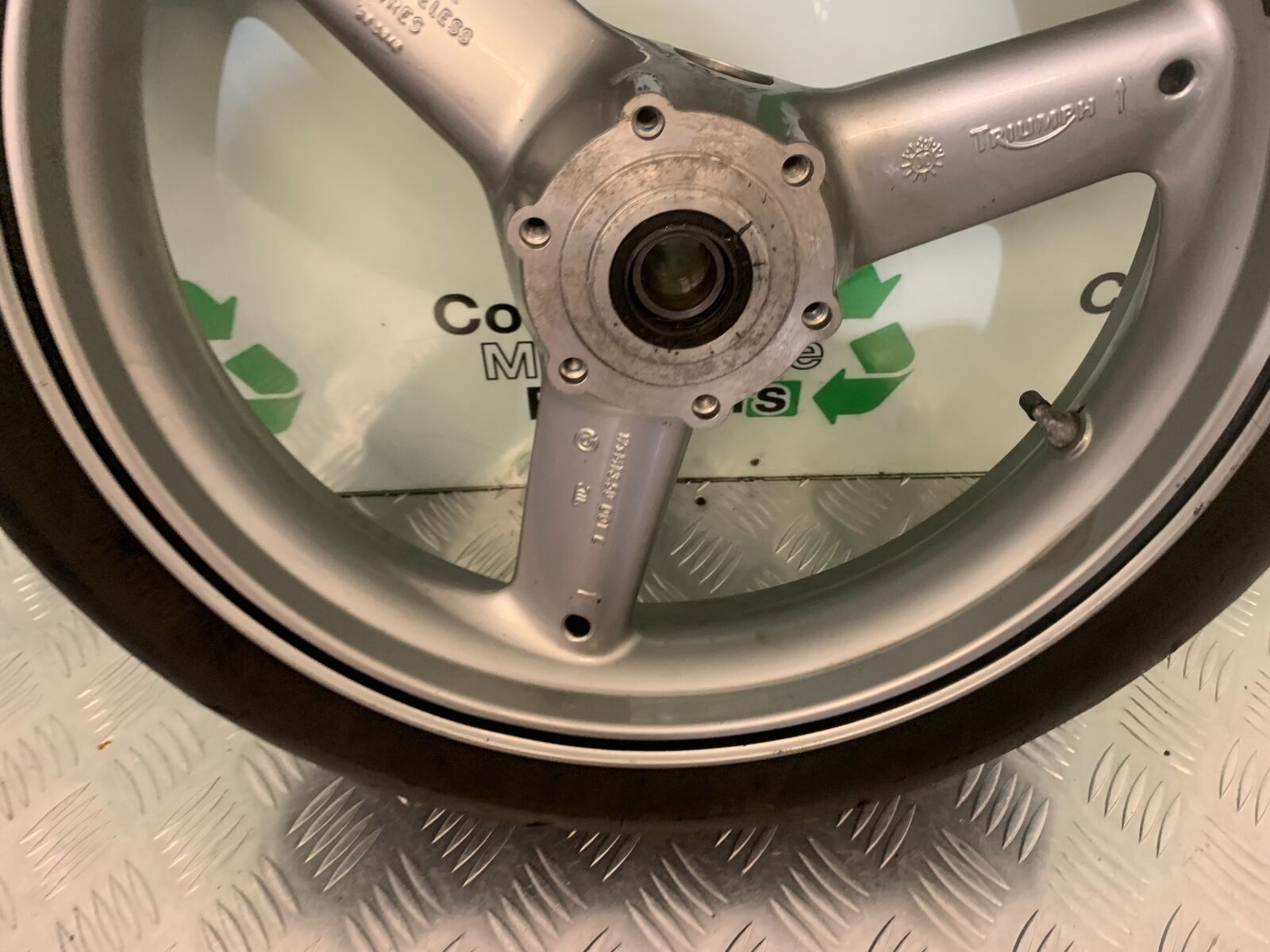 TRIUMPH 955I SPRINT RS FRONT WHEEL  YEAR 1999-04 (STOCK 989)