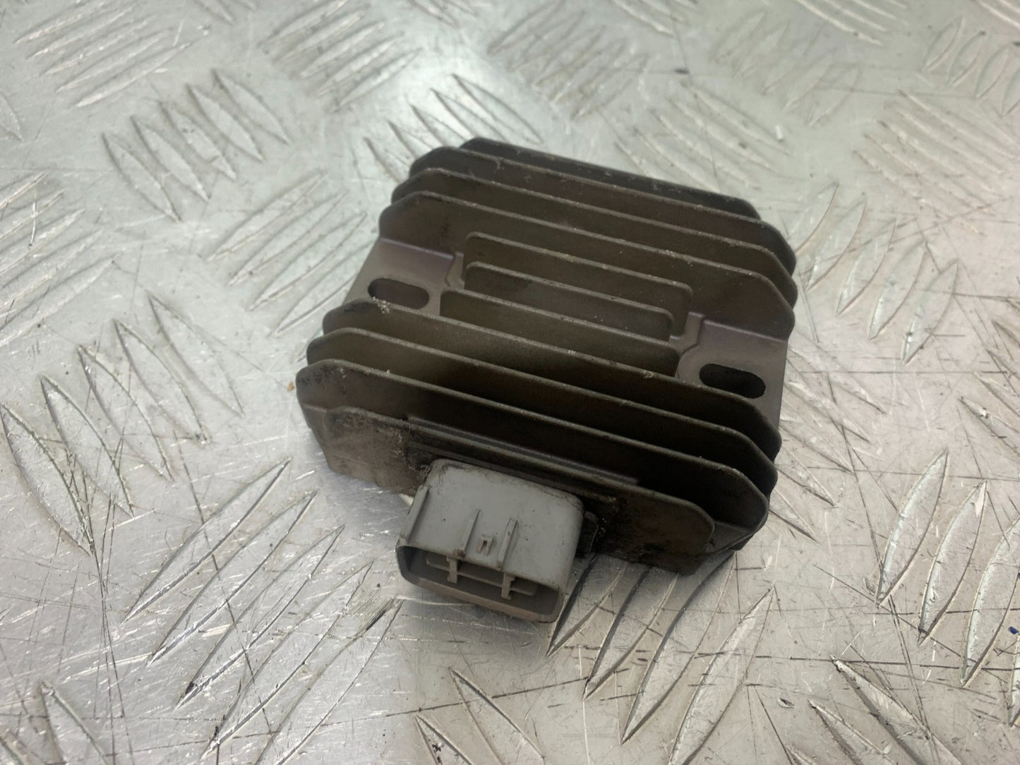 SUZUKI AN 200 UH 200 REGULATOR  YEAR 2007-2009 (CMB1256)