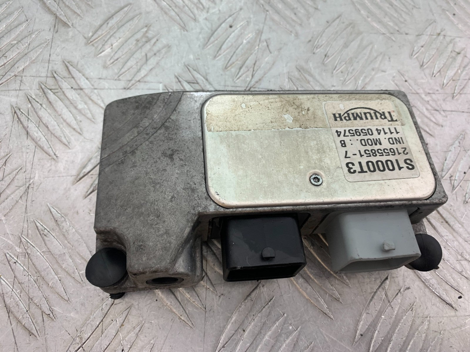 TRIUMPH 955i DAYTONA ECU YEAR 2002-2006 (CMB1229)