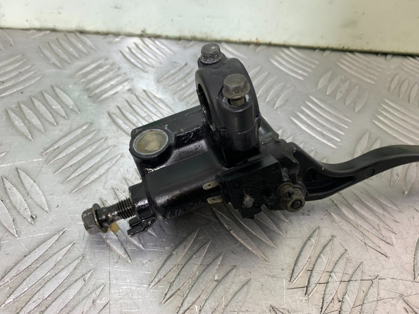 HONDA XL125 VARADERO FRONT BRAKE MASTER CYLINDER    YEAR 2001-2006  (CMB1304)