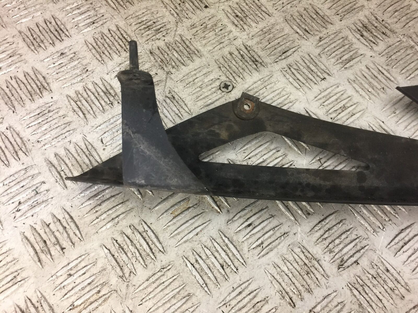 KAWASAKI Z1000 SX CHAIN GUARD YEAR 2017 (STOCK 668)