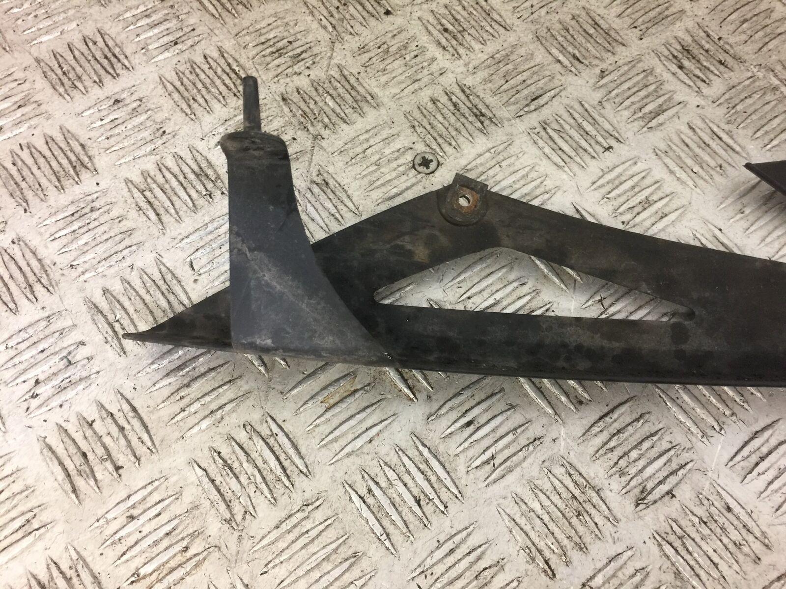 KAWASAKI Z1000 SX CHAIN GUARD YEAR 2017 (STOCK 668)