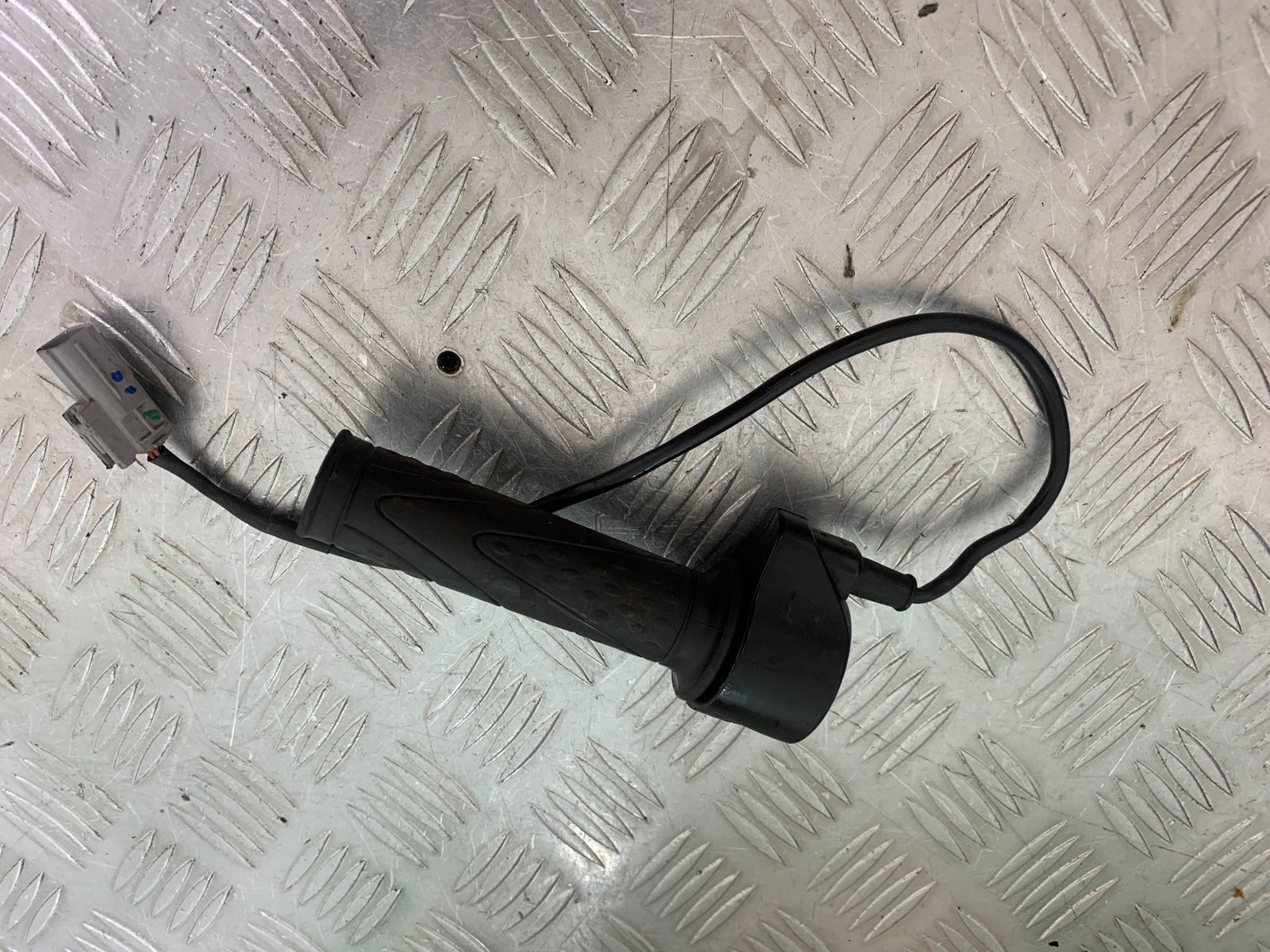 MV AGUSTA 800 F3 THROTTLE AND GRIP  YEAR 2013-2016 (CMB1152)