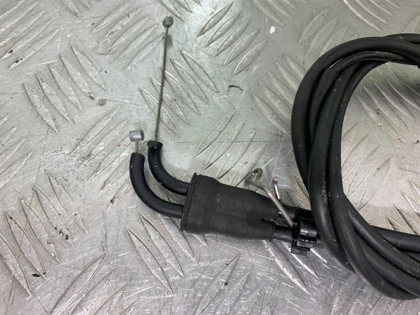 TRIUMPH 955i SPRINT ST THROTTLE CABLES YEAR 1999-04 (CMB1230)