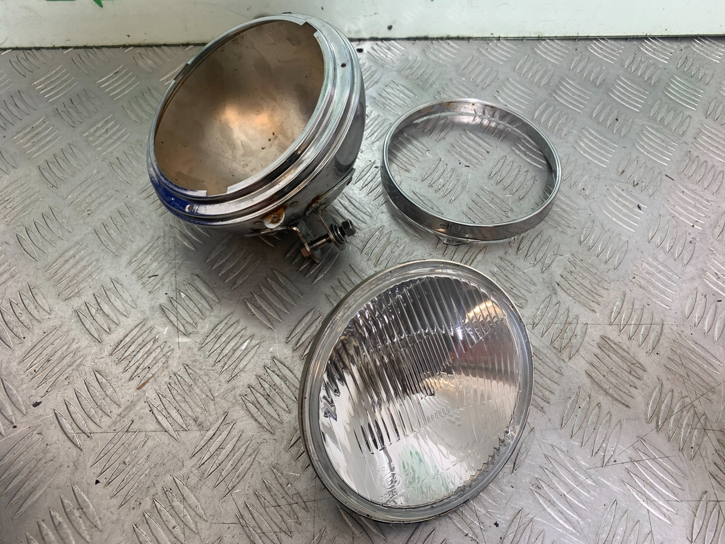 KAWASAKI VN1500 CLASSIC HEADLIGHT  YEAR 1999 -2006 (CMB1166)